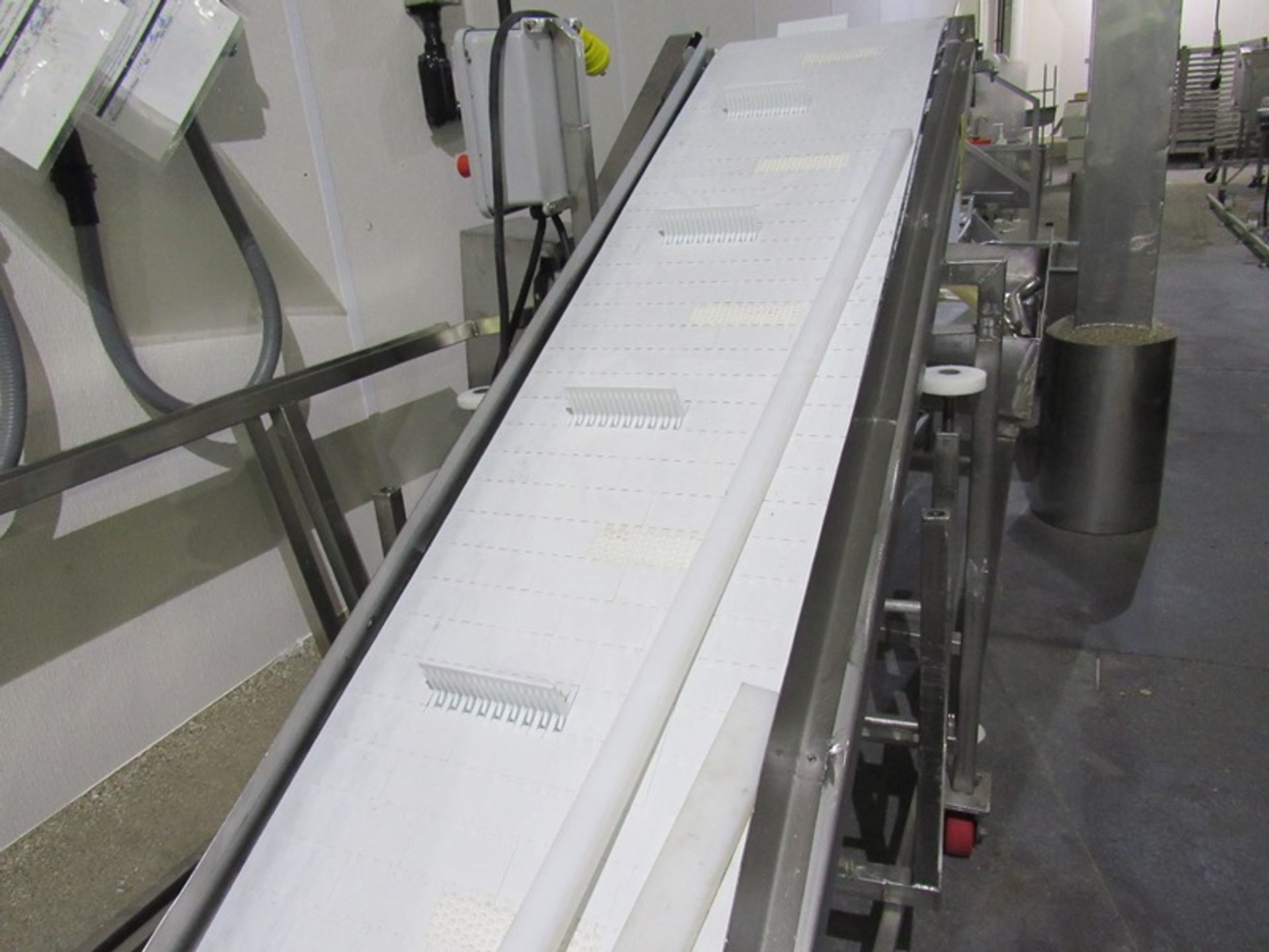 Portable Stainless Steel Incline Conveyor, 18" W X 111' L flighted belt, 2" tall flights, spaced 16" - Image 2 of 2