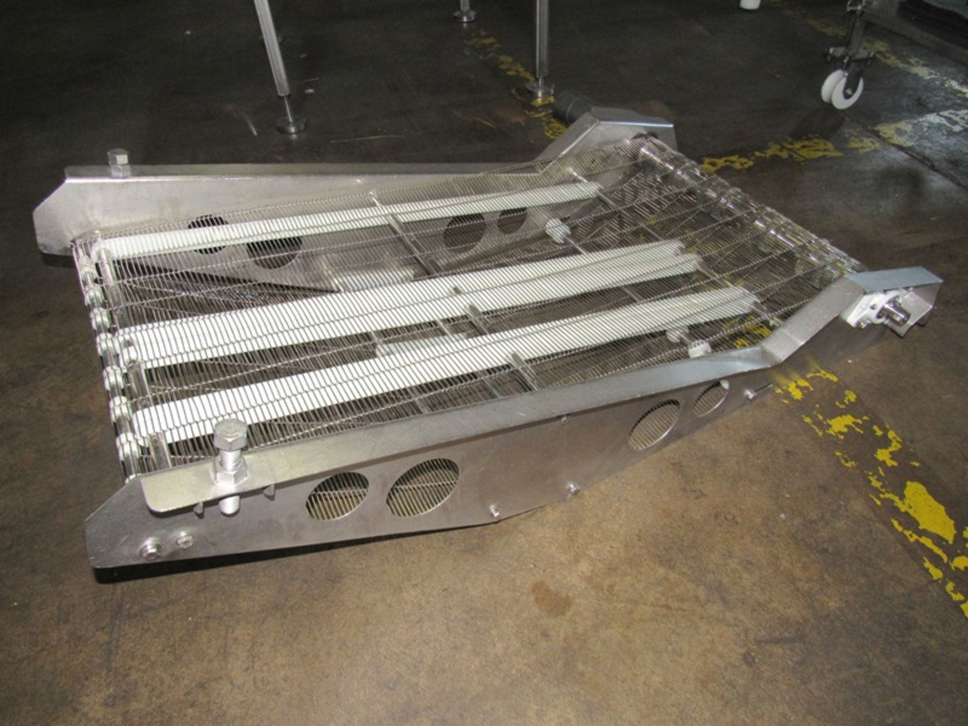 Stainless Steel Conveyor, 2' W X 4' L stainless steel ladder chain belt, hydraulic operation ( - Image 2 of 2