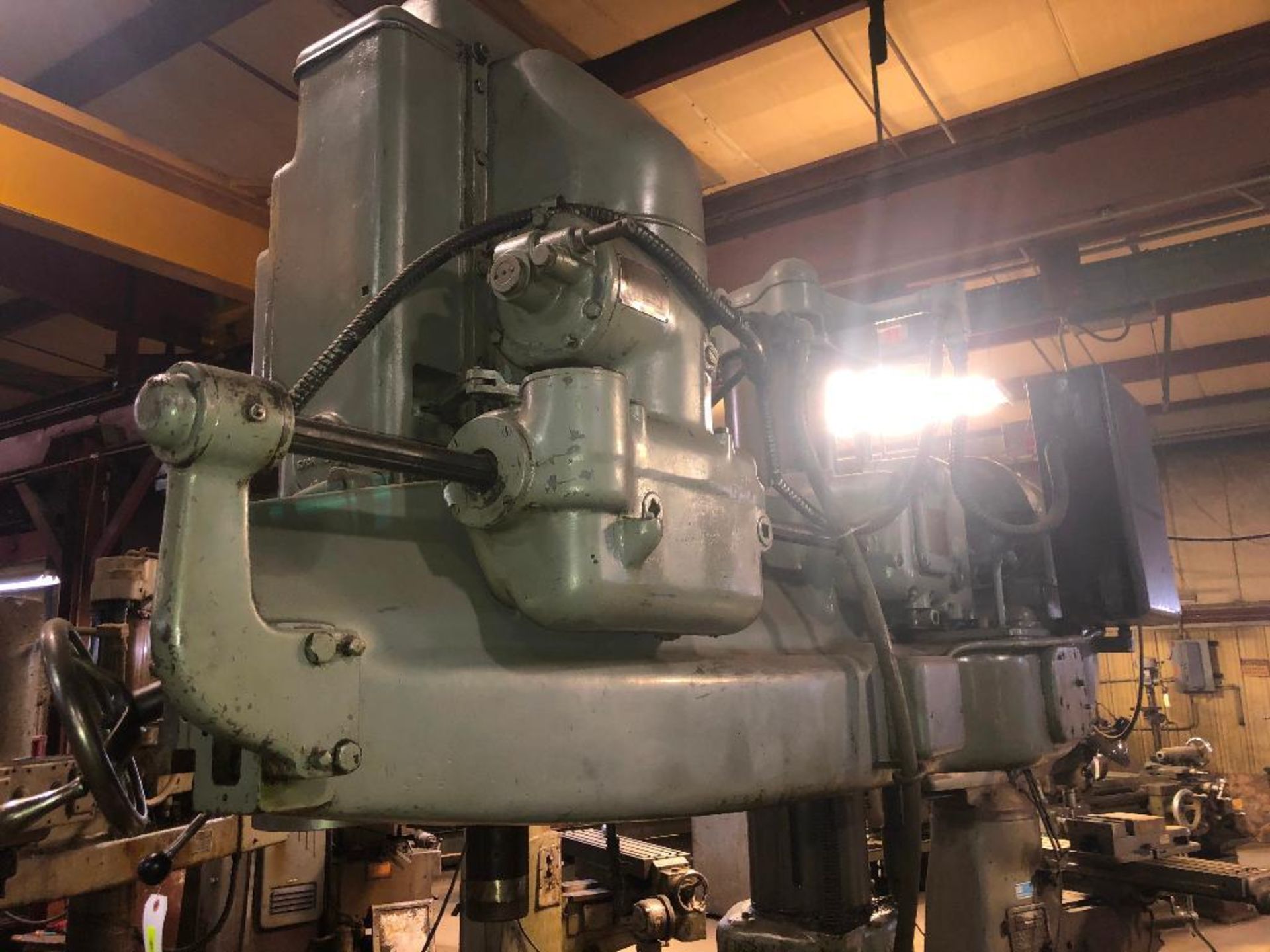 DESCRIPTION: CINCINNATI RADIAL DRILL BRAND / MODEL: CINCINNATI BICKFORD ADDITIONAL INFORMATION: 11" - Image 5 of 9