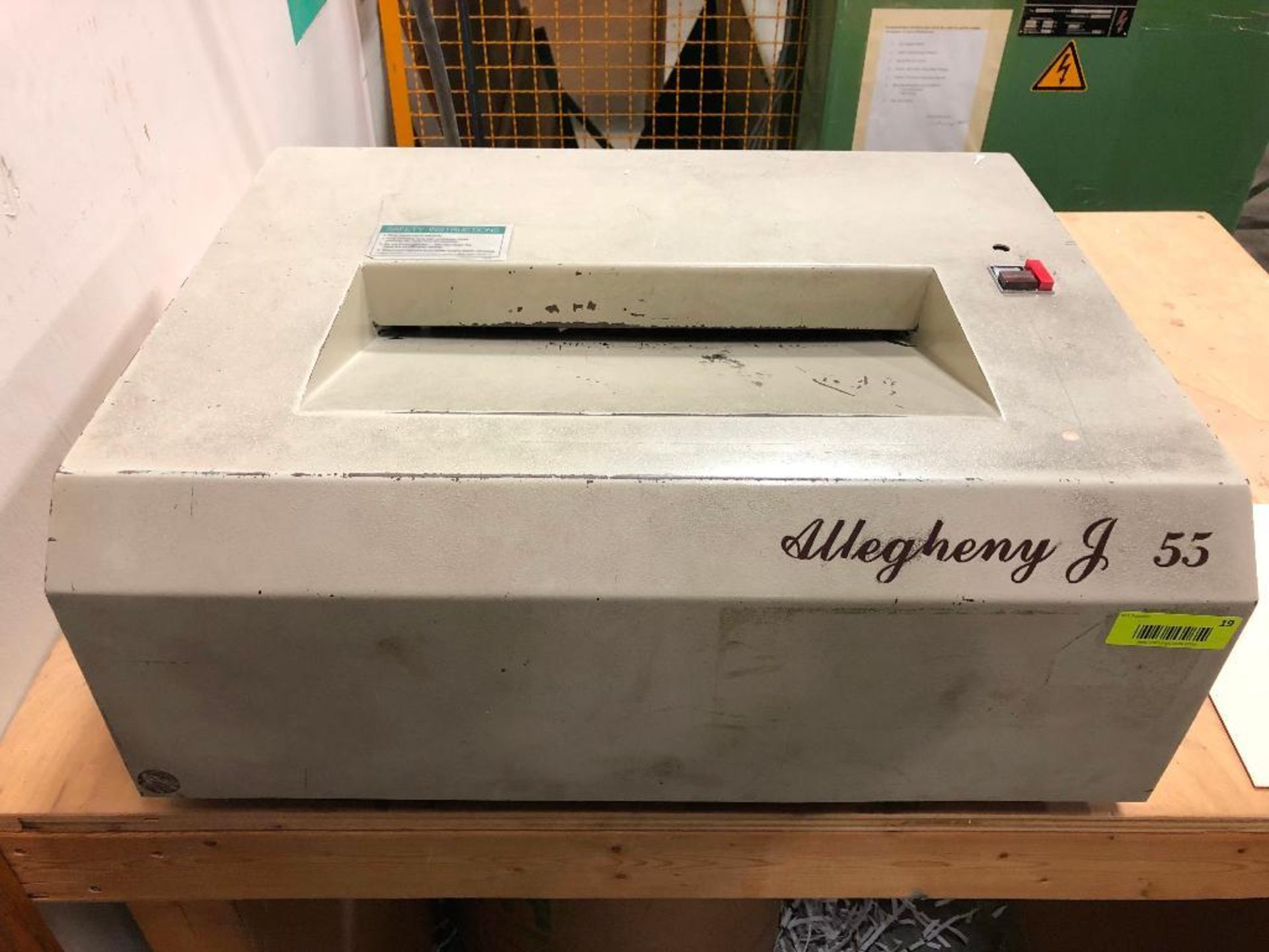 DESCRIPTION ALLEGHENY J-55 INDUSTRIAL PAPER SHREDDER W/ WOODEN STAND ON CASTERS BRAND/MODEL ALLEGHEN - Image 2 of 5