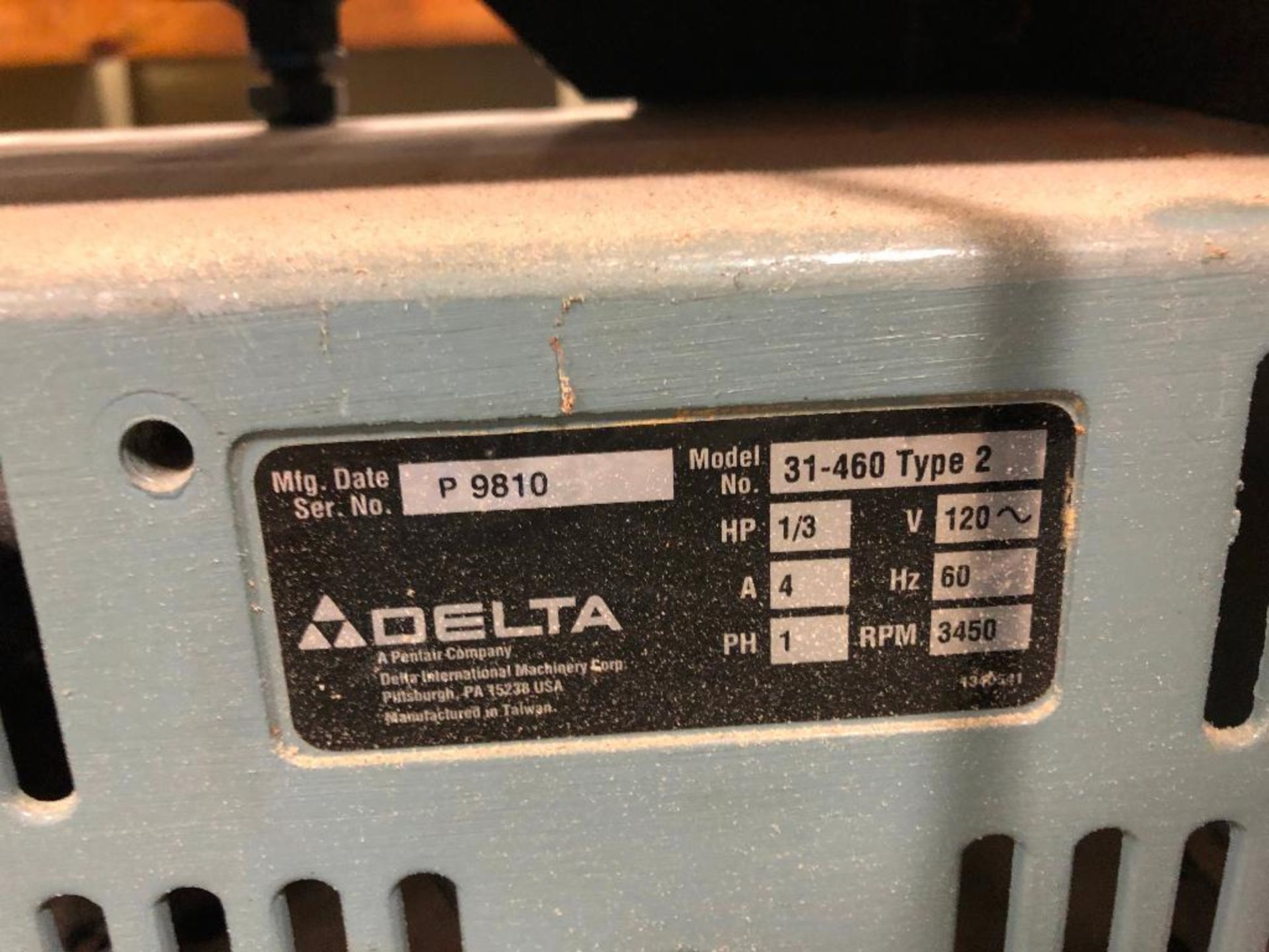 DESCRIPTION TYPE 2 BELT SANDER BRAND/MODEL DELTA ADDITIONAL INFORMATION SEE ALL PHOTOS LOCATION WARE - Image 4 of 4