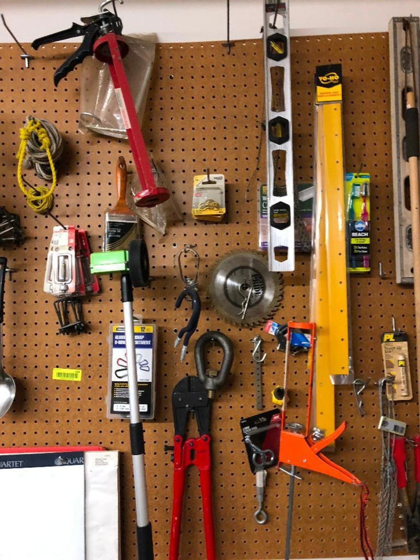 DESCRIPTION CONTENTS OF PEGBOARD (ASSORTED TOOLS AS SHOWN) LOCATION TOOL ROOM: RIGHT SIDE ROOM THIS - Image 3 of 4