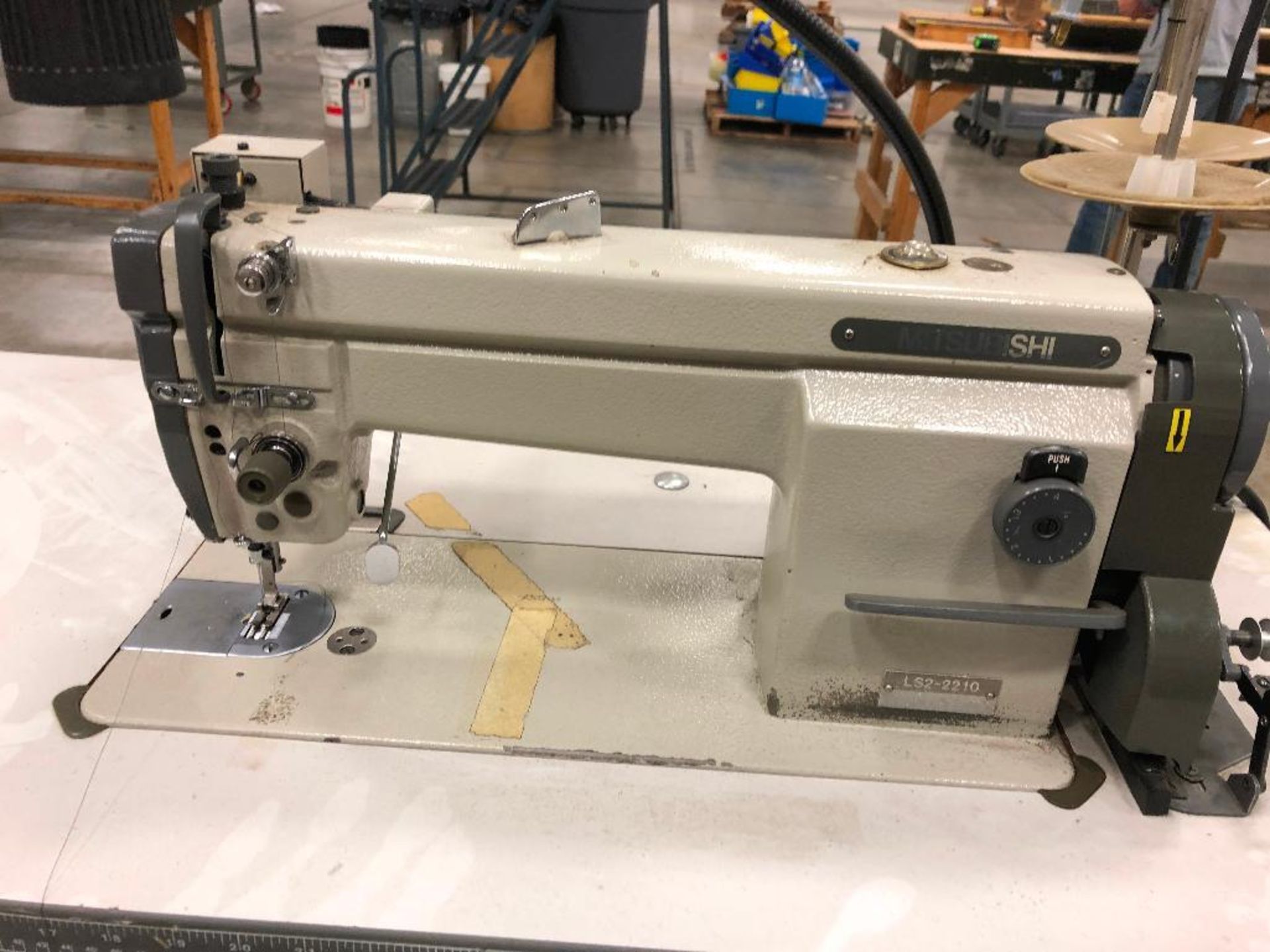 DESCRIPTION MITSUBISHI LS2-2210 LOCKSTITCH INDUSTRIAL SEWING MACHINE BRAND/MODEL MITSUBISHI LS2-2210 - Image 5 of 8