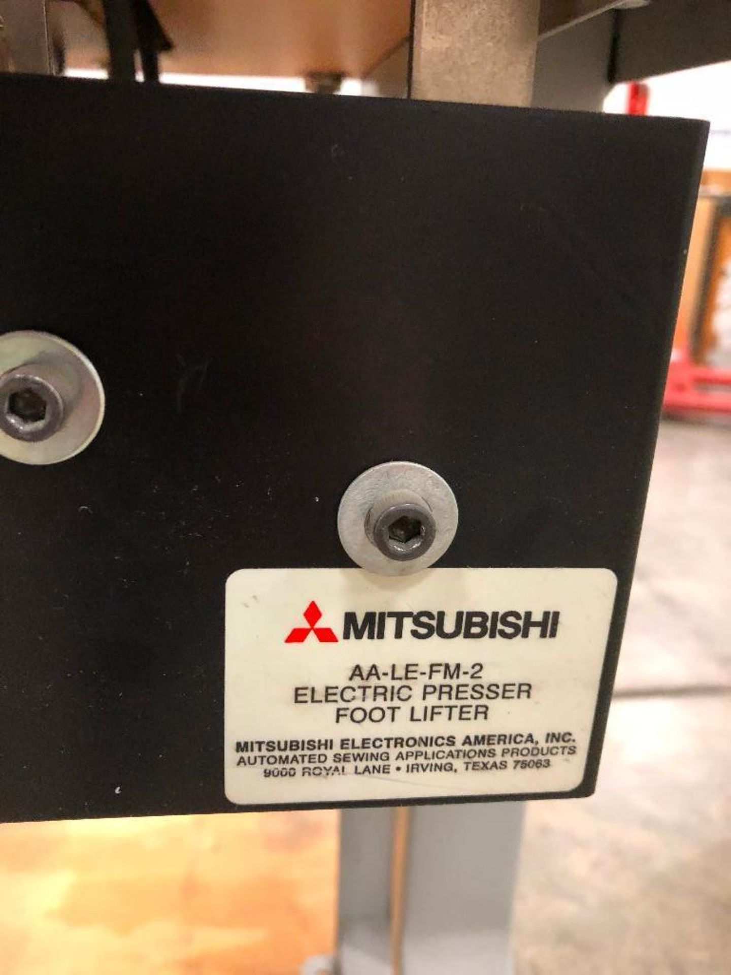 DESCRIPTION MITSUBISHI LS2-2210 LOCKSTITCH INDUSTRIAL SEWING MACHINE BRAND/MODEL MITSUBISHI LS2-2210 - Image 6 of 8