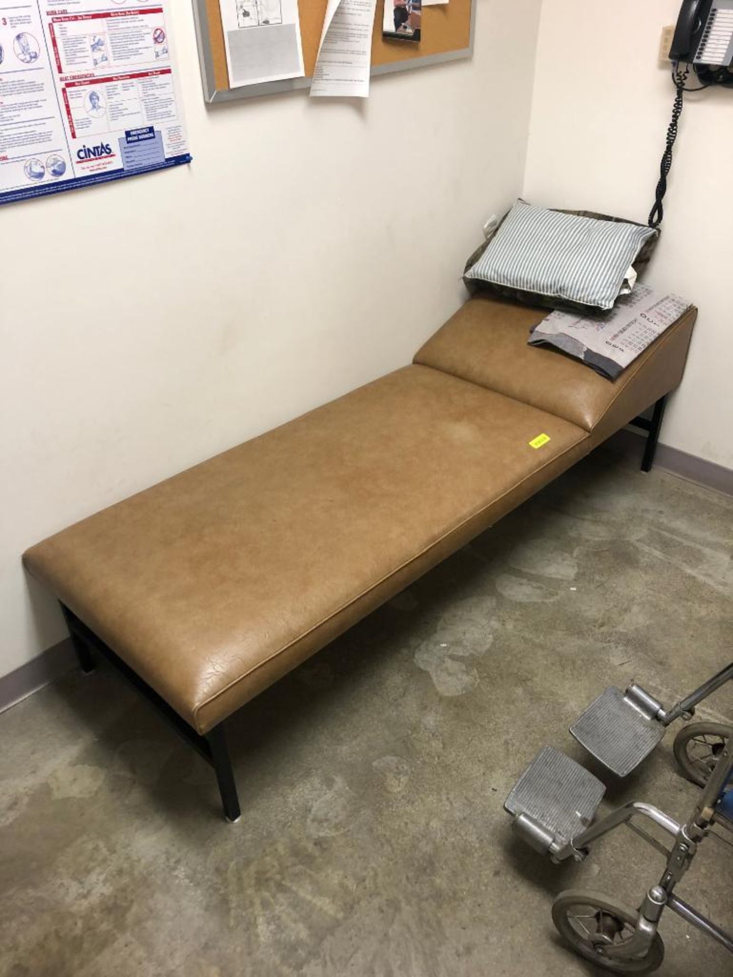 DESCRIPTION FIRST AID COUCH SIZE 73 IN LENGTH LOCATION FIRST AID ROOM QUANTITY 1