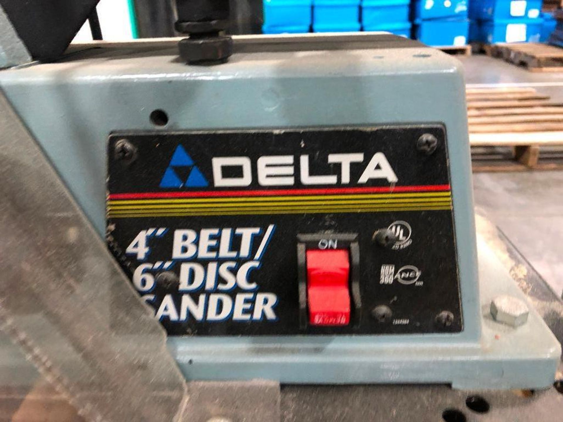 DESCRIPTION TYPE 2 BELT SANDER BRAND/MODEL DELTA ADDITIONAL INFORMATION SEE ALL PHOTOS LOCATION WARE - Image 3 of 4