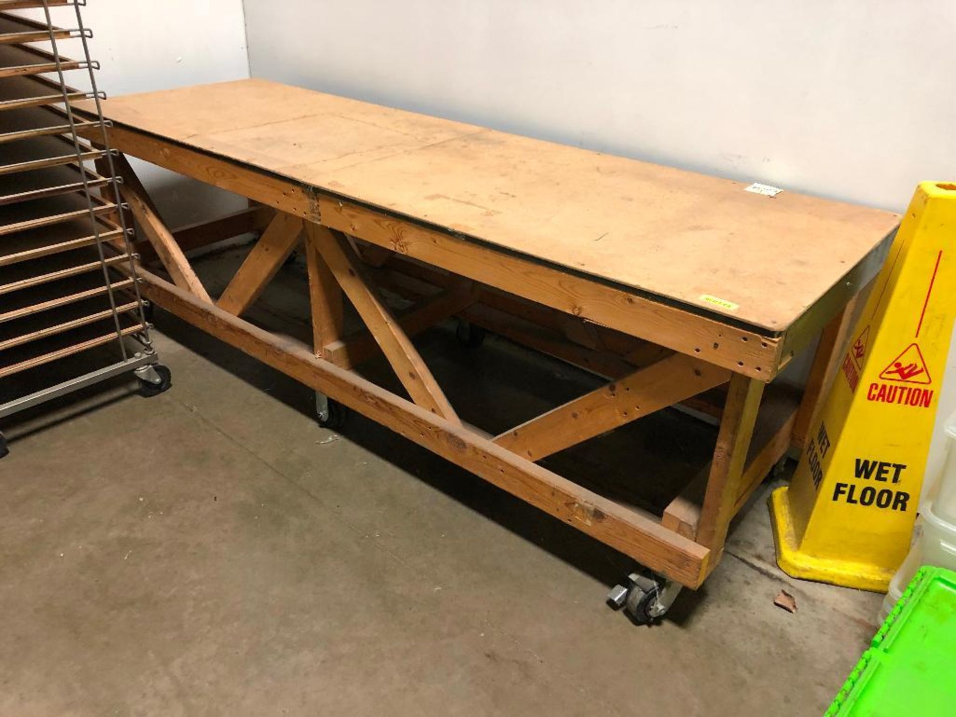 DESCRIPTION 96 IN WOODEN WORK TABLE ON CASTERS SIZE 96 IN X 30 IN X 30 IN LOCATION WAREHOUSE: BAY 1 - Image 2 of 5