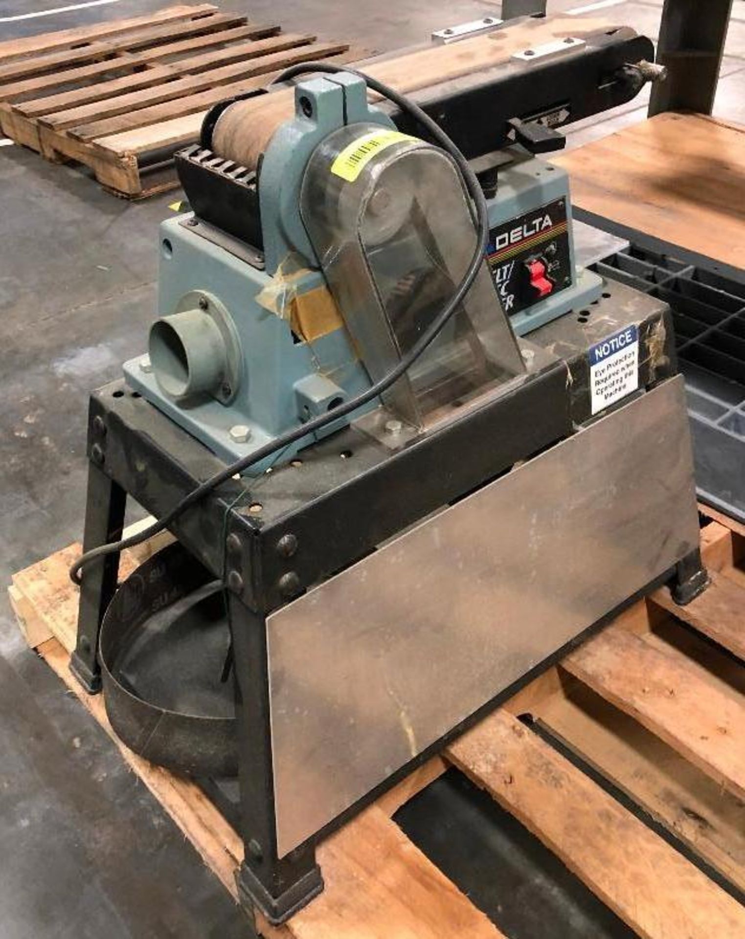 DESCRIPTION TYPE 2 BELT SANDER BRAND/MODEL DELTA ADDITIONAL INFORMATION SEE ALL PHOTOS LOCATION WARE