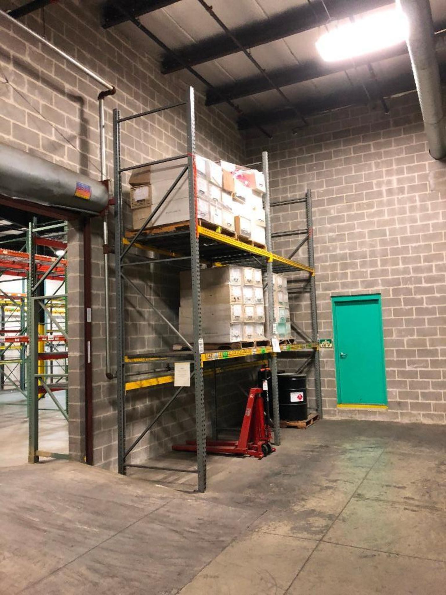 DESCRIPTION (9) SECTIONS OF 16 FT X 8 FT PALLET RACKING ADDITIONAL INFORMATION INCLUDES: (10) 16 FT - Image 3 of 9