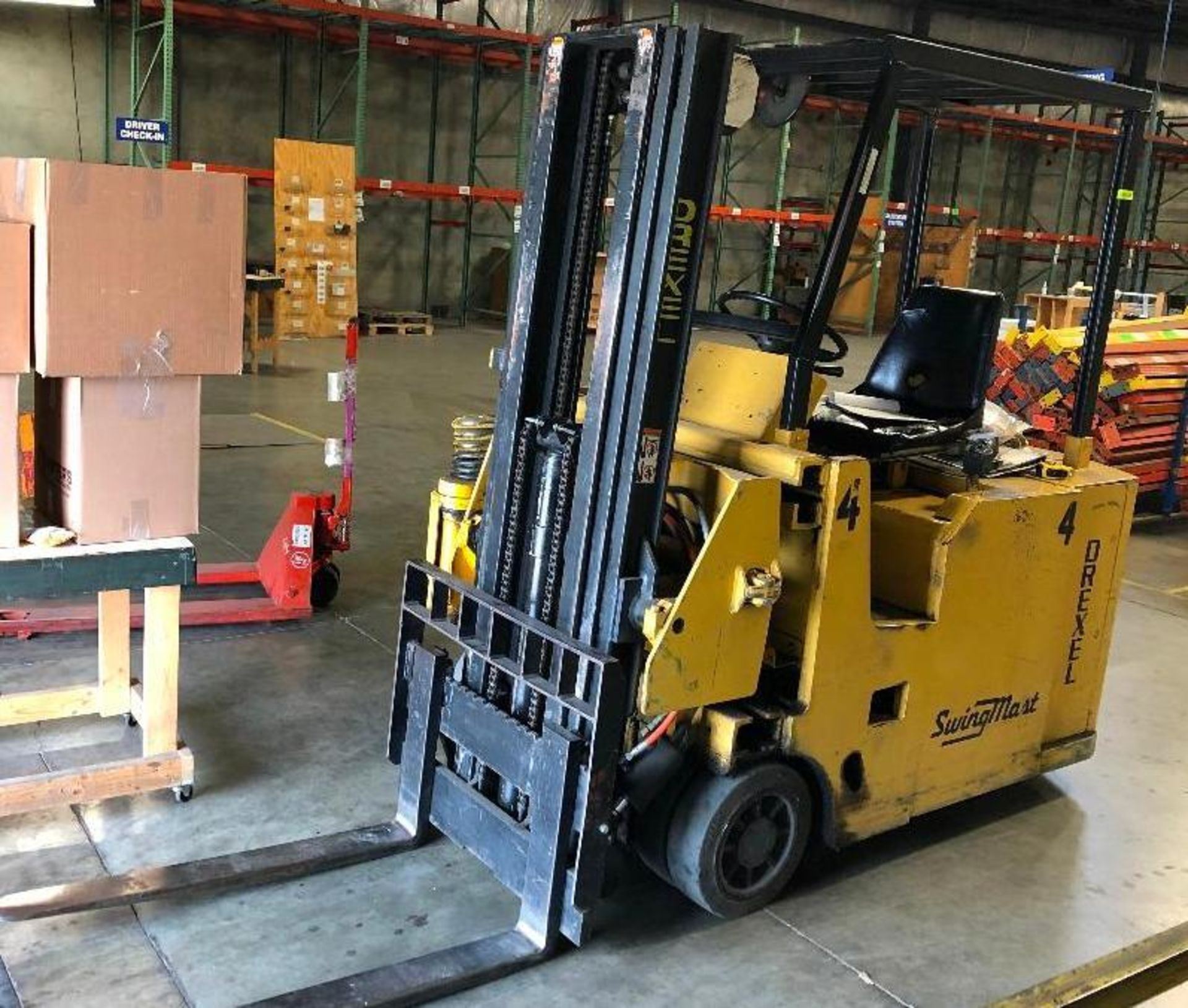 DESCRIPTION 1998 DREXEL SLT30 SWING REACH ELECTRIC FORKLIFT (CHARGER NOT INCLUDED) BRAND/MODEL DREXE - Image 2 of 9