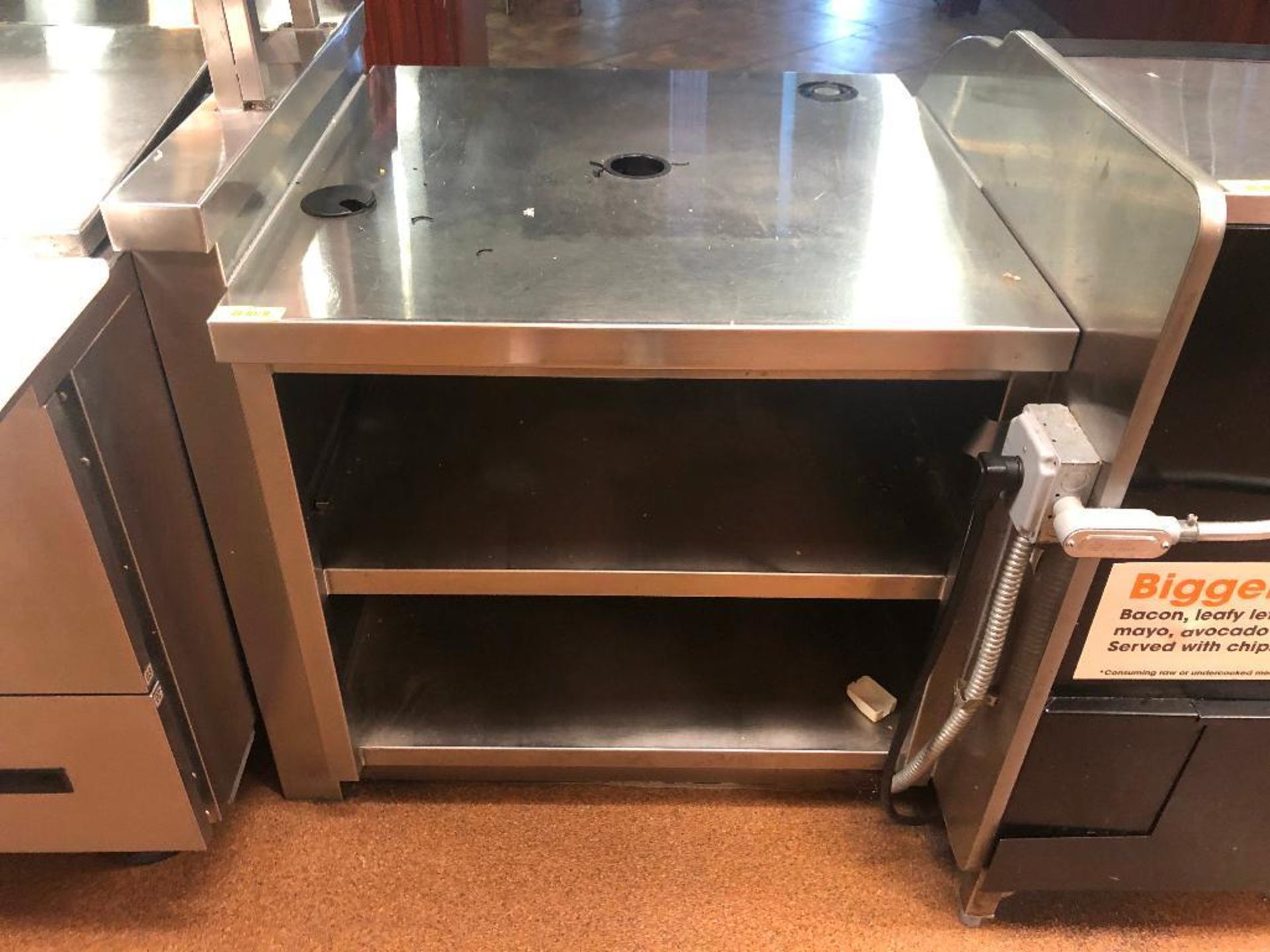 DESCRIPTION: 24' STAINLESS BUFFET COUNTER / SNEEZE GUARD. SHUTTLE CHARGE BCL CANNOT SHUTTLE THIS ITE - Image 2 of 8