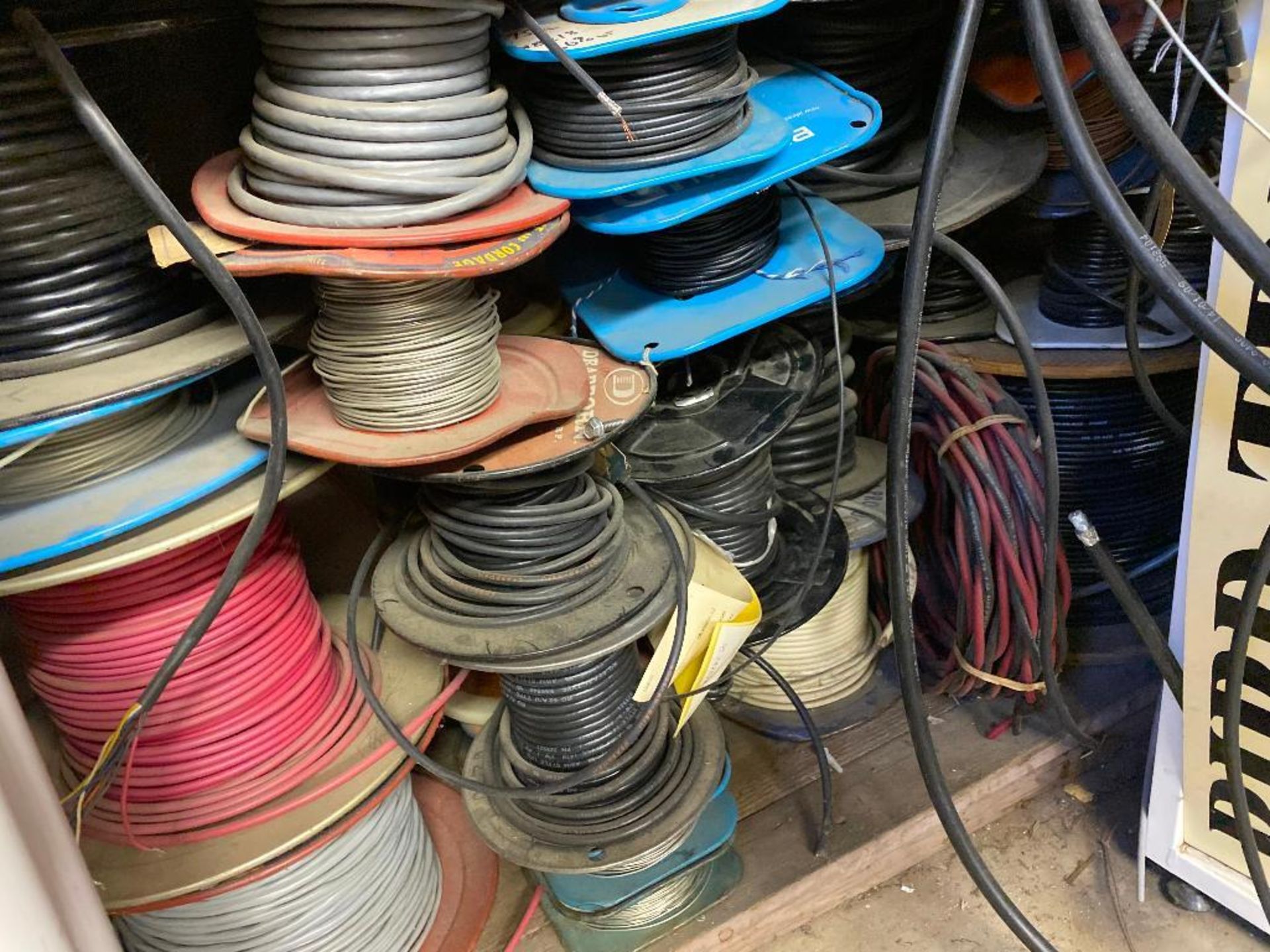 DESCRIPTION LARGE ASSORTMENT OF ELECTRICAL WIRING AS SHOWN LOCATION BASEMENT THIS LOT IS ONE MONEY Q - Image 3 of 3