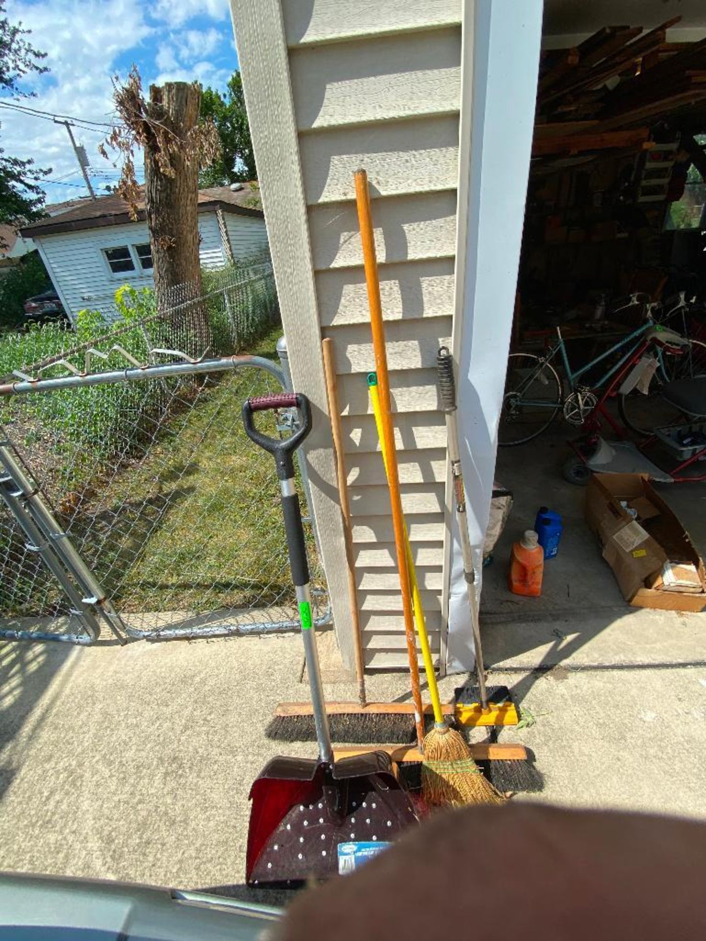 DESCRIPTION ASSORTED BROOMS AND SHOVEL AS SHOWN LOCATION GARAGE #1 THIS LOT IS ONE MONEY QUANTITY 1 - Image 3 of 3