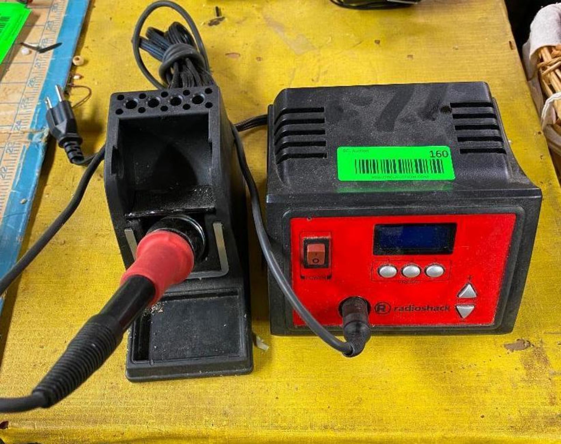 DESCRIPTION 60W SOLDERING STATION BRAND/MODEL RADIO SHACK LOCATION BASEMENT QUANTITY: X BID 1