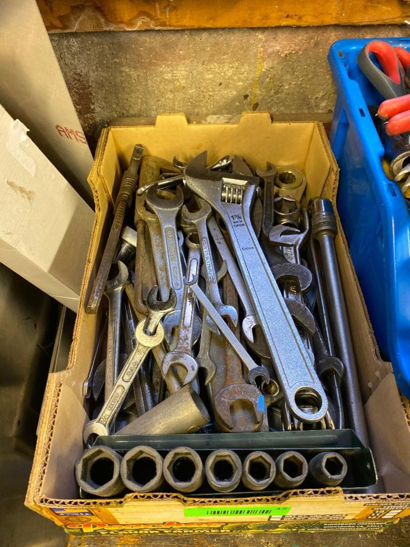 DESCRIPTION ASSORTED WRENCHES AS SHOWN LOCATION BASEMENT THIS LOT IS ONE MONEY QUANTITY 1 - Image 4 of 4