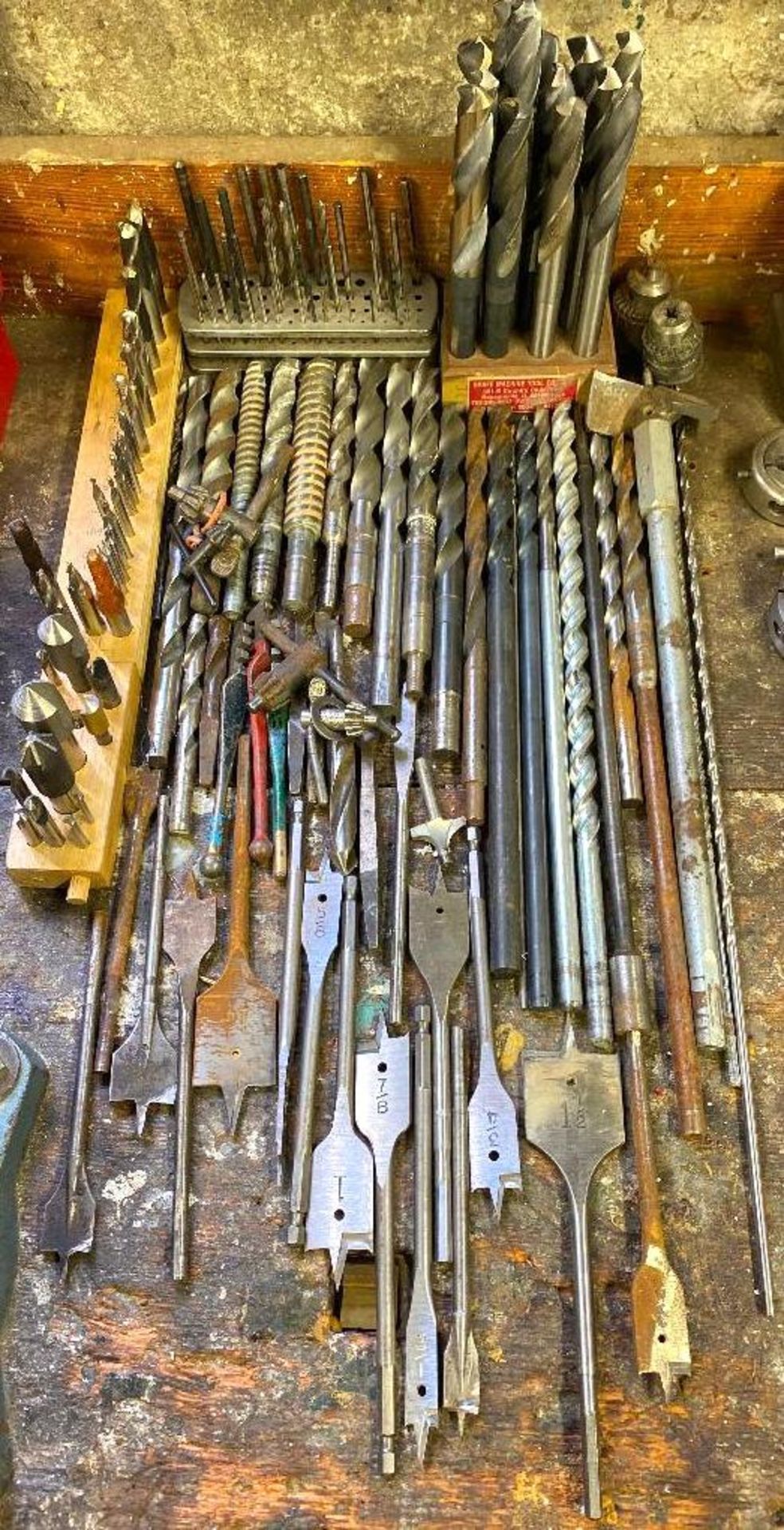 DESCRIPTION LARGE ASSORTMENT OF DRILL BITS LOCATION BASEMENT THIS LOT IS ONE MONEY QUANTITY 1