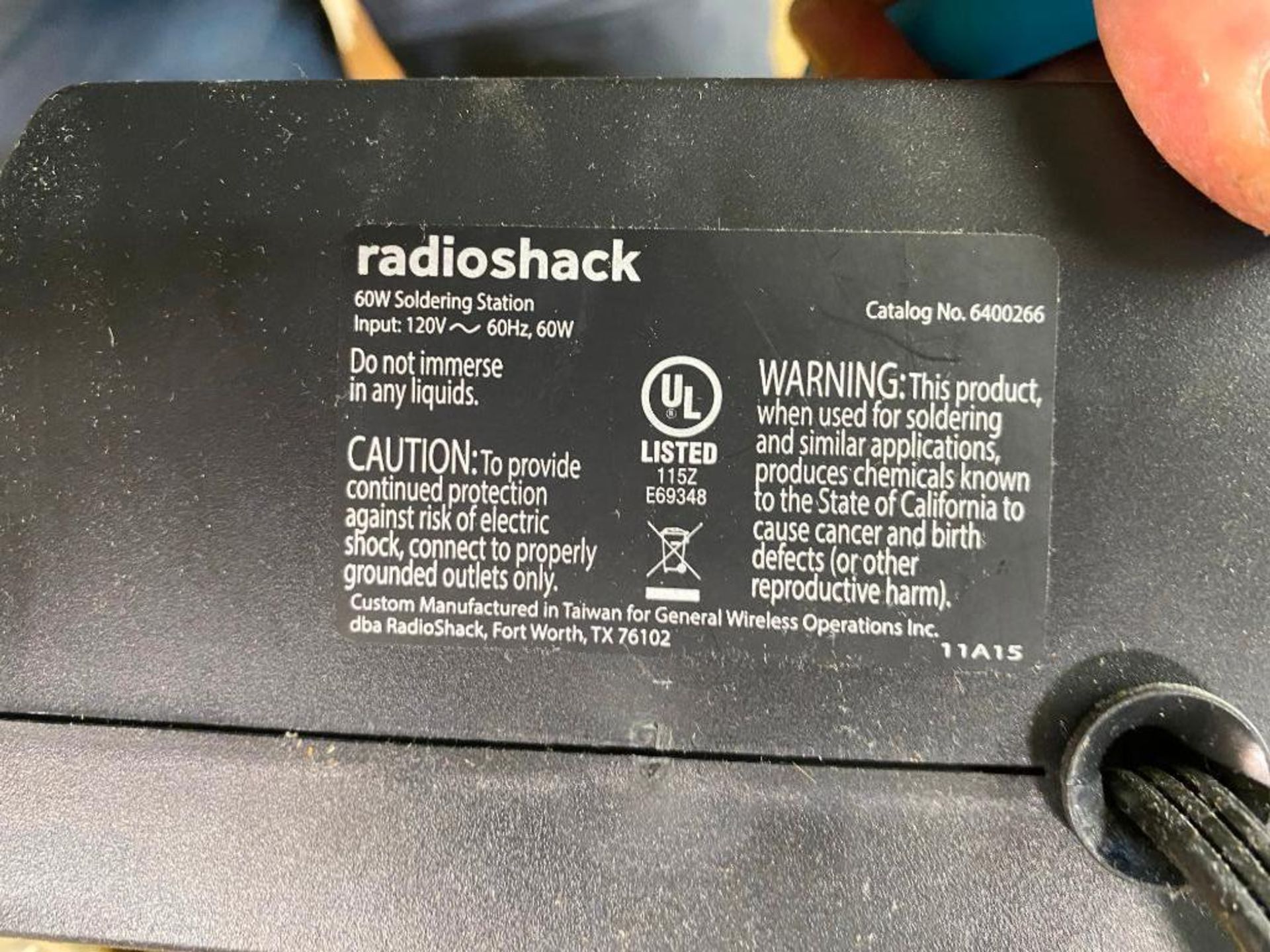 DESCRIPTION 60W SOLDERING STATION BRAND/MODEL RADIO SHACK LOCATION BASEMENT QUANTITY: X BID 1 - Image 3 of 3