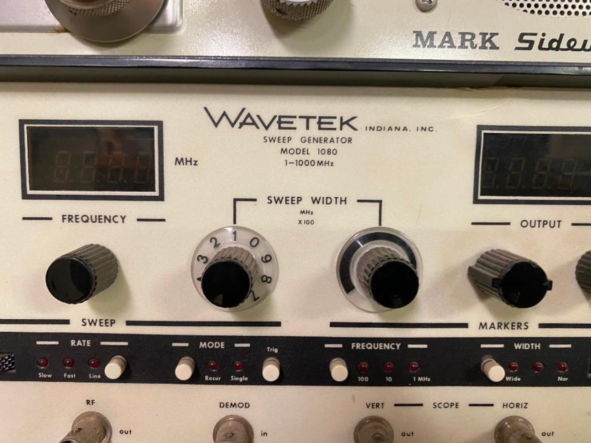 DESCRIPTION SWEEP GENERATOR BRAND/MODEL WAVETEK 1080 LOCATION BASEMENT QUANTITY: X BID 1 - Image 2 of 2