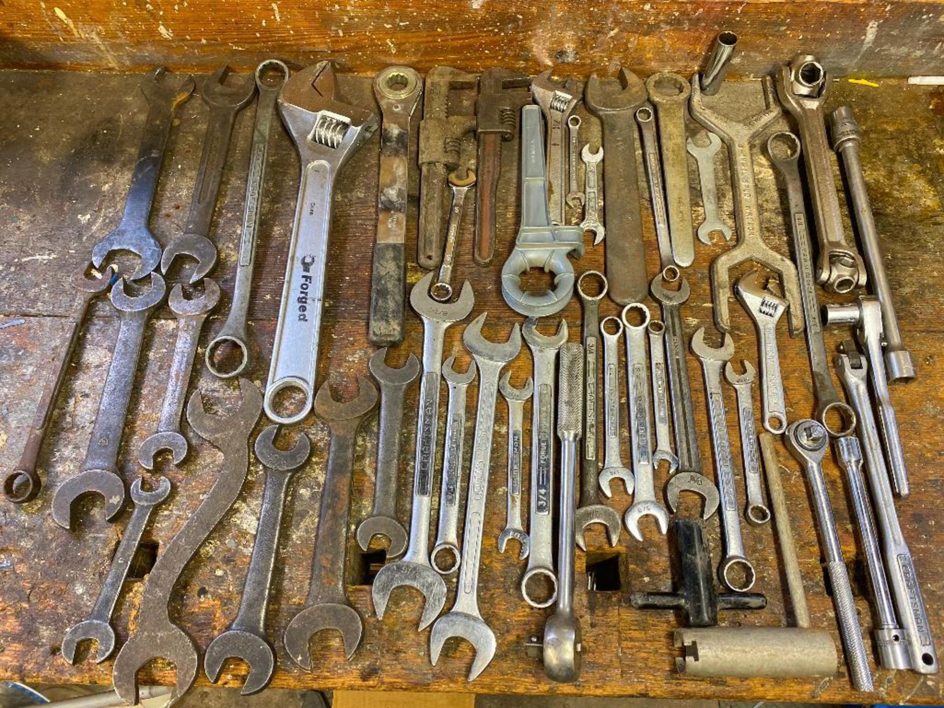 DESCRIPTION ASSORTED WRENCHES AS SHOWN LOCATION BASEMENT THIS LOT IS ONE MONEY QUANTITY 1 - Image 2 of 4