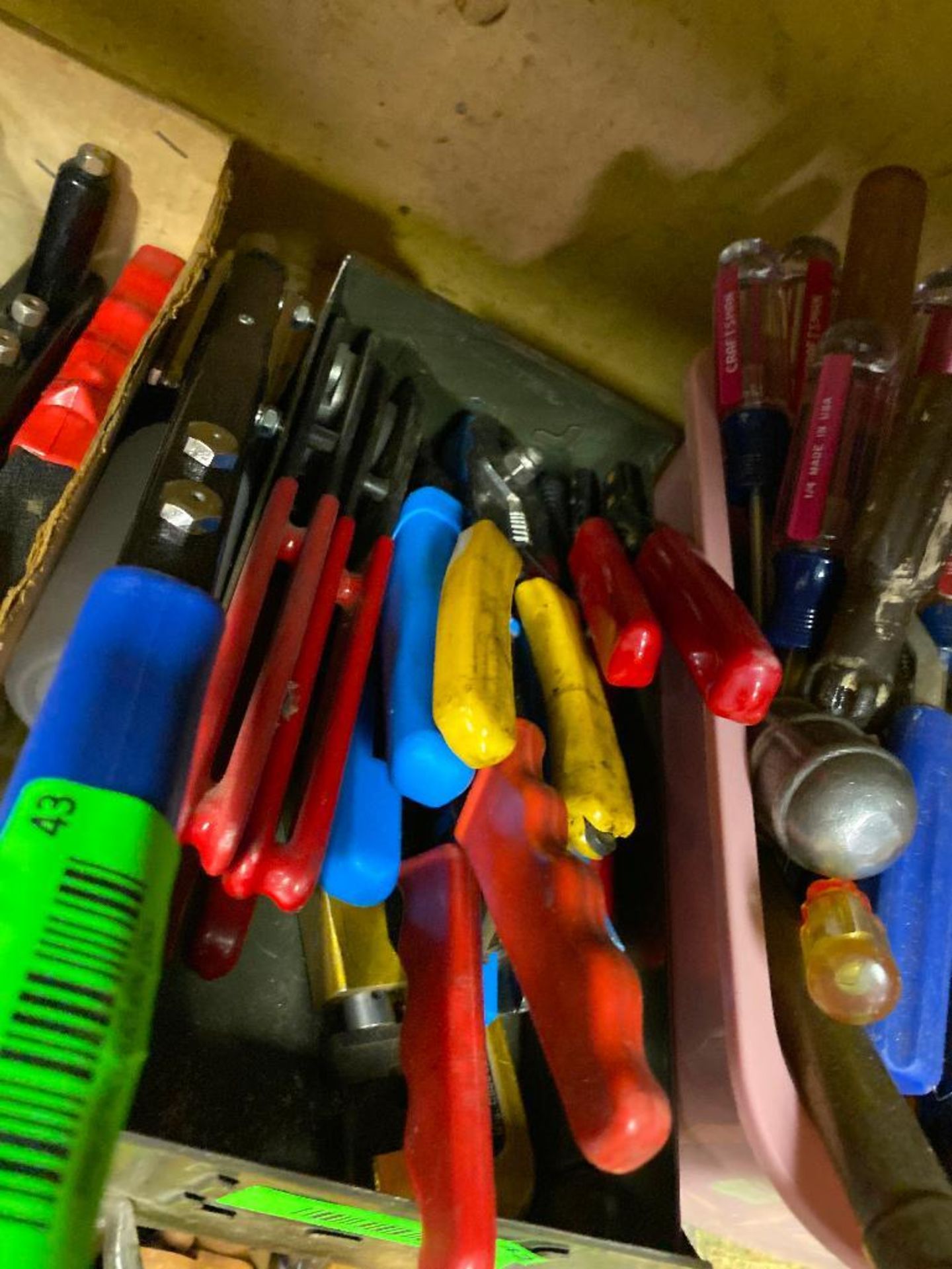 DESCRIPTION ASSORTED CRIMP HAND TOOLS AS SHOWN LOCATION BASEMENT THIS LOT IS ONE MONEY QUANTITY 1 - Image 3 of 5