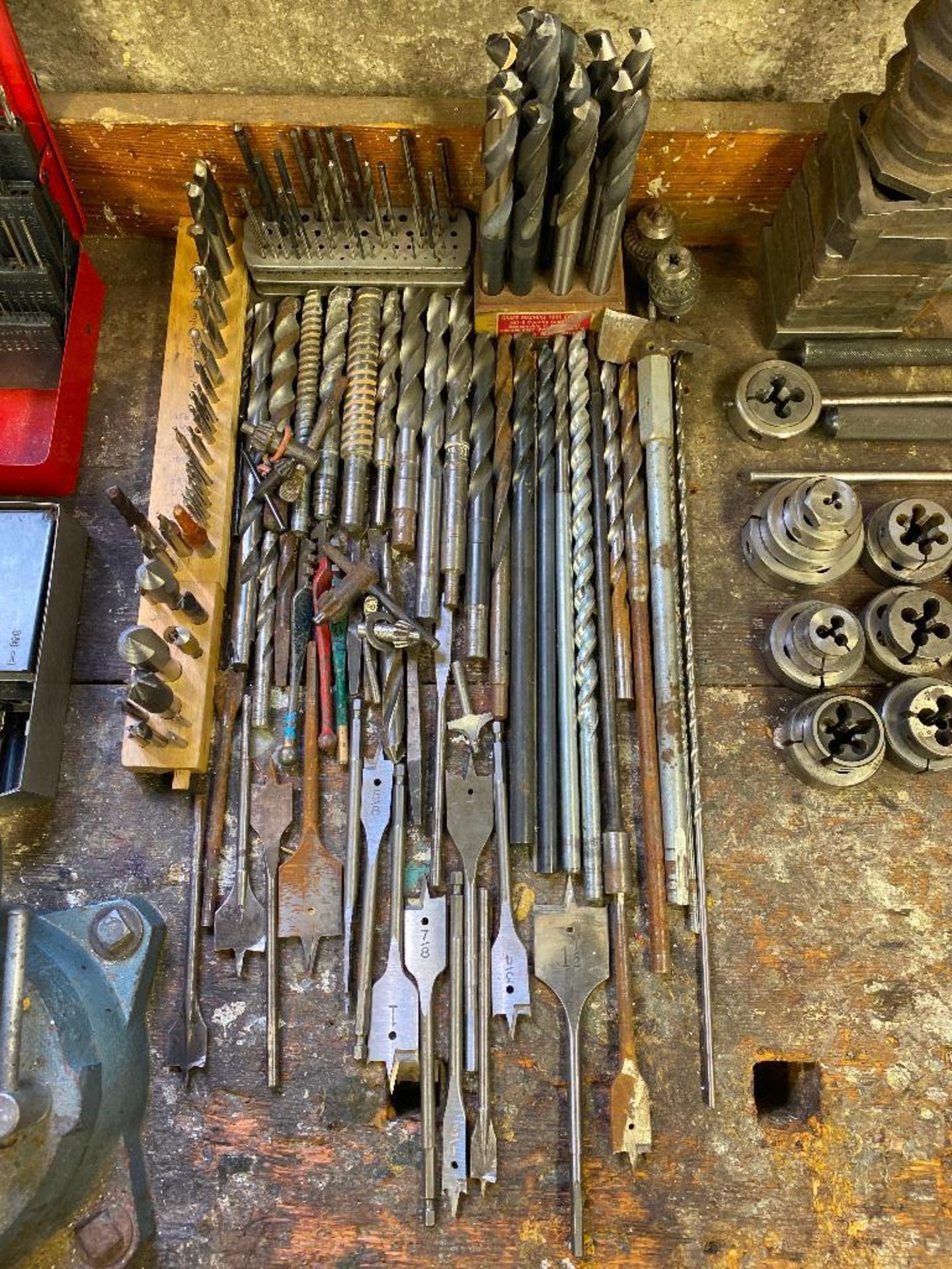 DESCRIPTION LARGE ASSORTMENT OF DRILL BITS LOCATION BASEMENT THIS LOT IS ONE MONEY QUANTITY 1 - Image 2 of 3