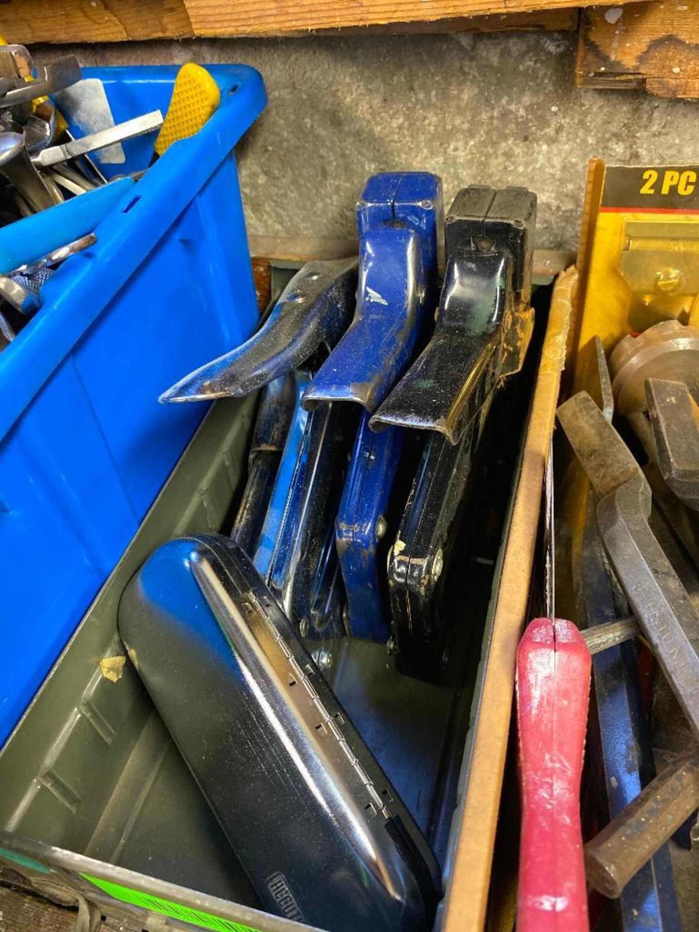 DESCRIPTION ASSORTED HEAVY DUTY STAPLERS AS SHOWN LOCATION BASEMENT THIS LOT IS ONE MONEY QUANTITY 1 - Image 3 of 3