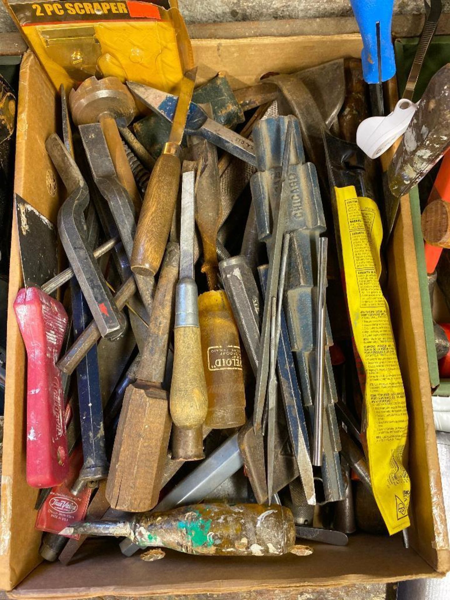 DESCRIPTION BOX OF ASSORTED HAND TOOLS AS SHOWN LOCATION BASEMENT THIS LOT IS ONE MONEY QUANTITY 1