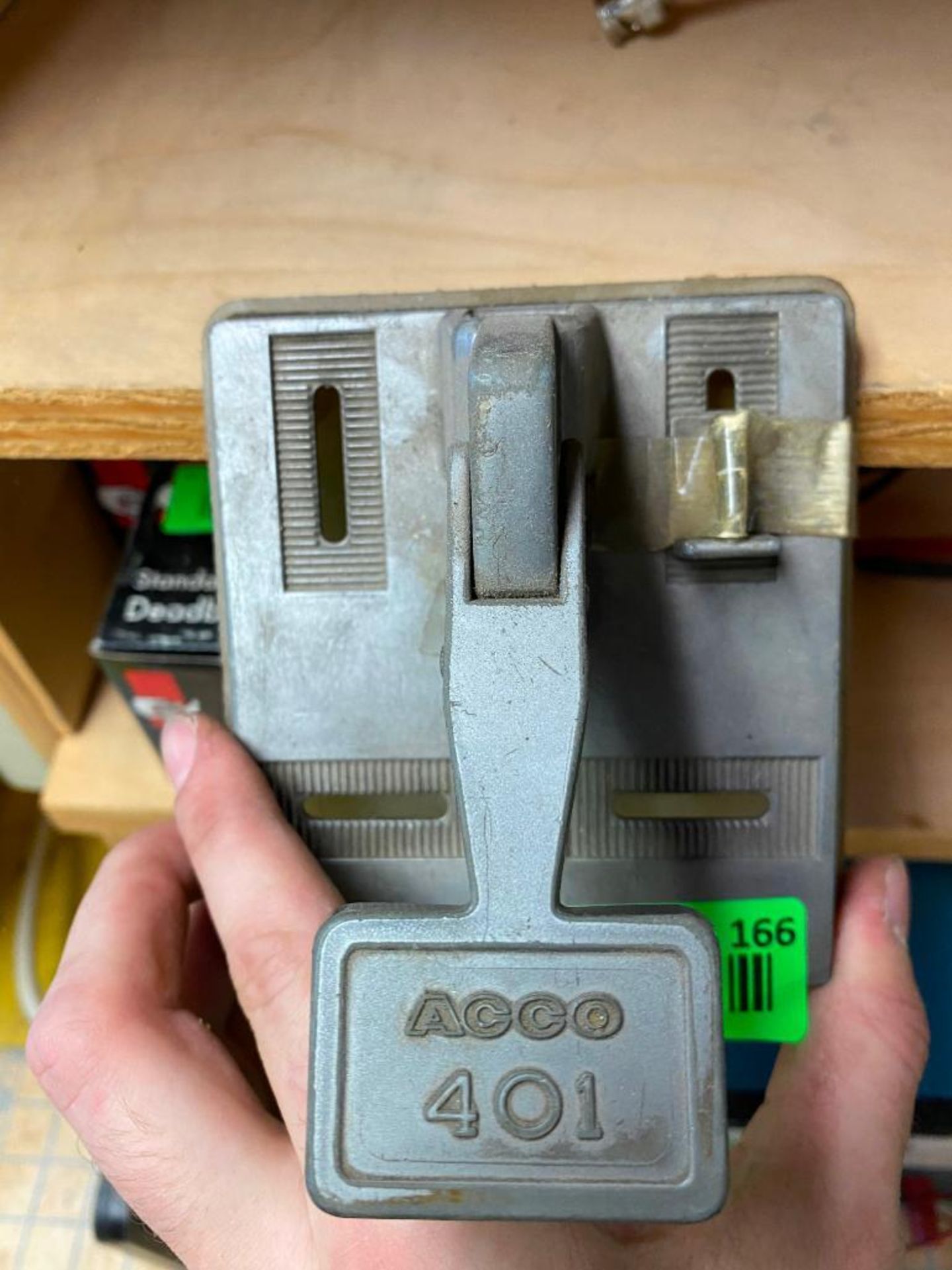 DESCRIPTION ONE HOLE DESKTOP LEVER PUNCH BRAND/MODEL ACCO 401 LOCATION BASEMENT QUANTITY: X BID 1 - Image 2 of 2