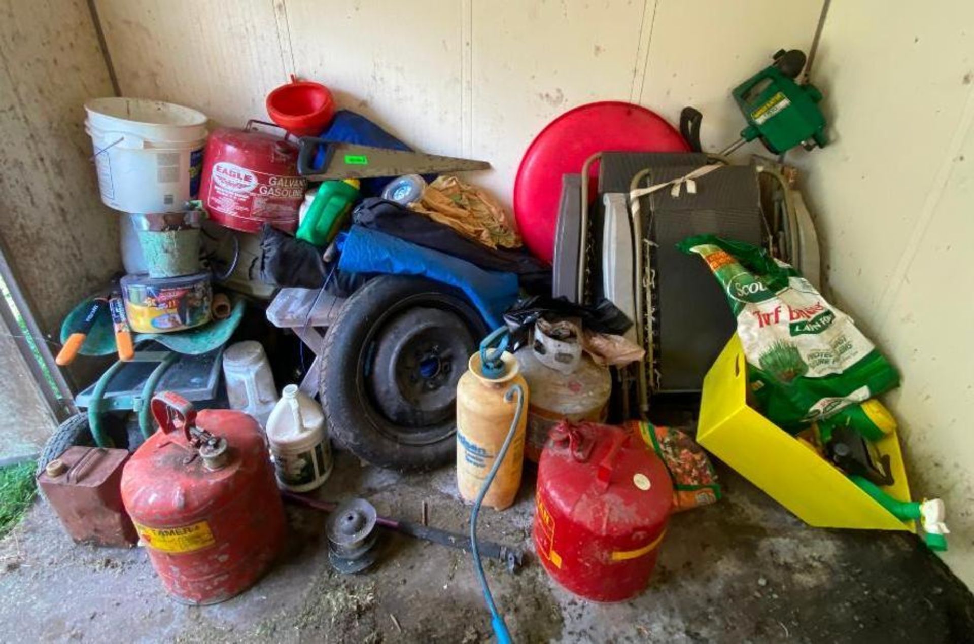 DESCRIPTION ASSORTED LAWN EQUIPMENT, TOOLS AND ACCESSORIES AS SHOWN LOCATION BACKYARD THIS LOT IS ON