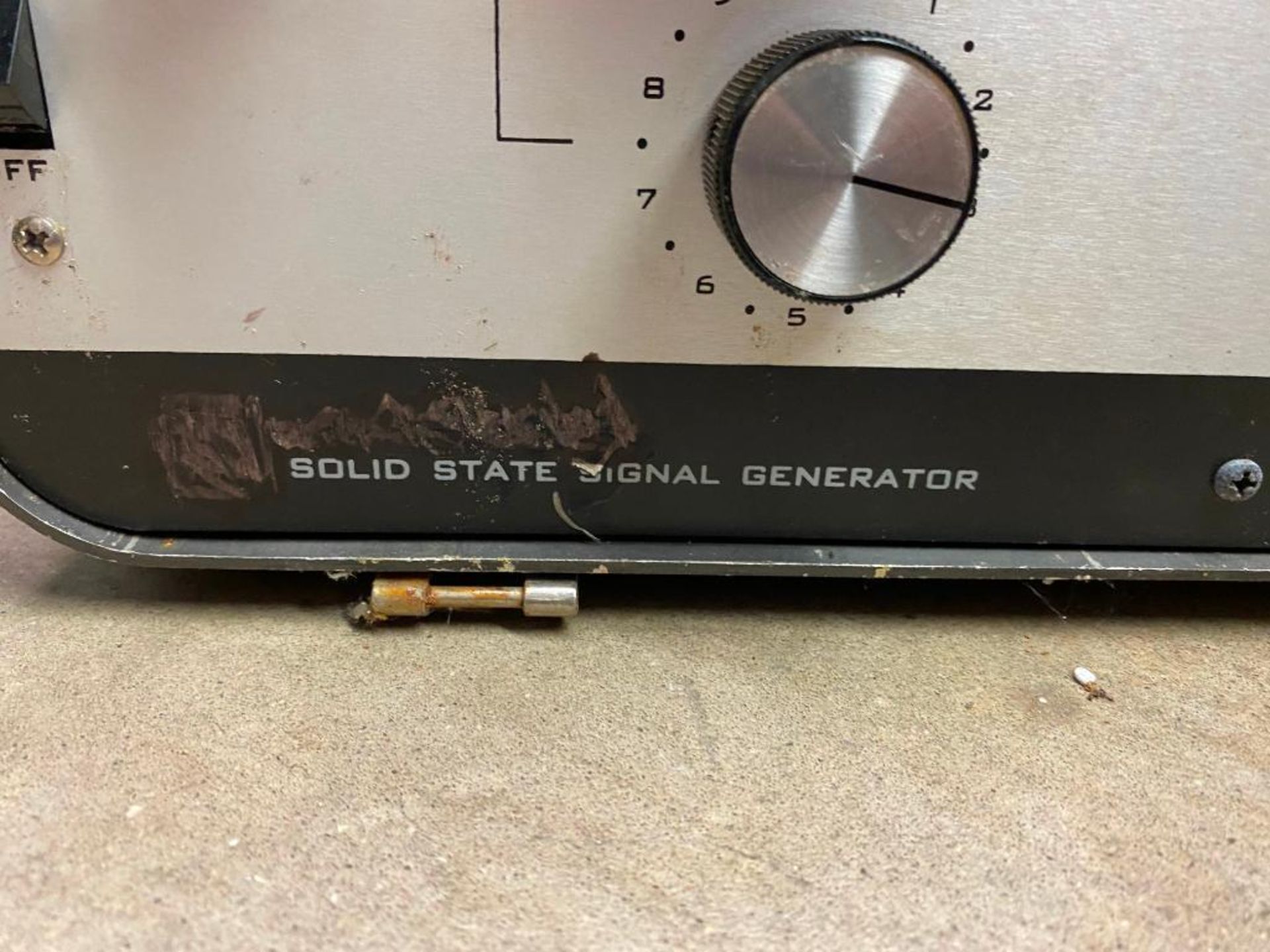 DESCRIPTION SOLID STATE SIGNAL GENERATOR BRAND/MODEL MOTOROLA S-I329A LOCATION BASEMENT QUANTITY: X - Image 4 of 5