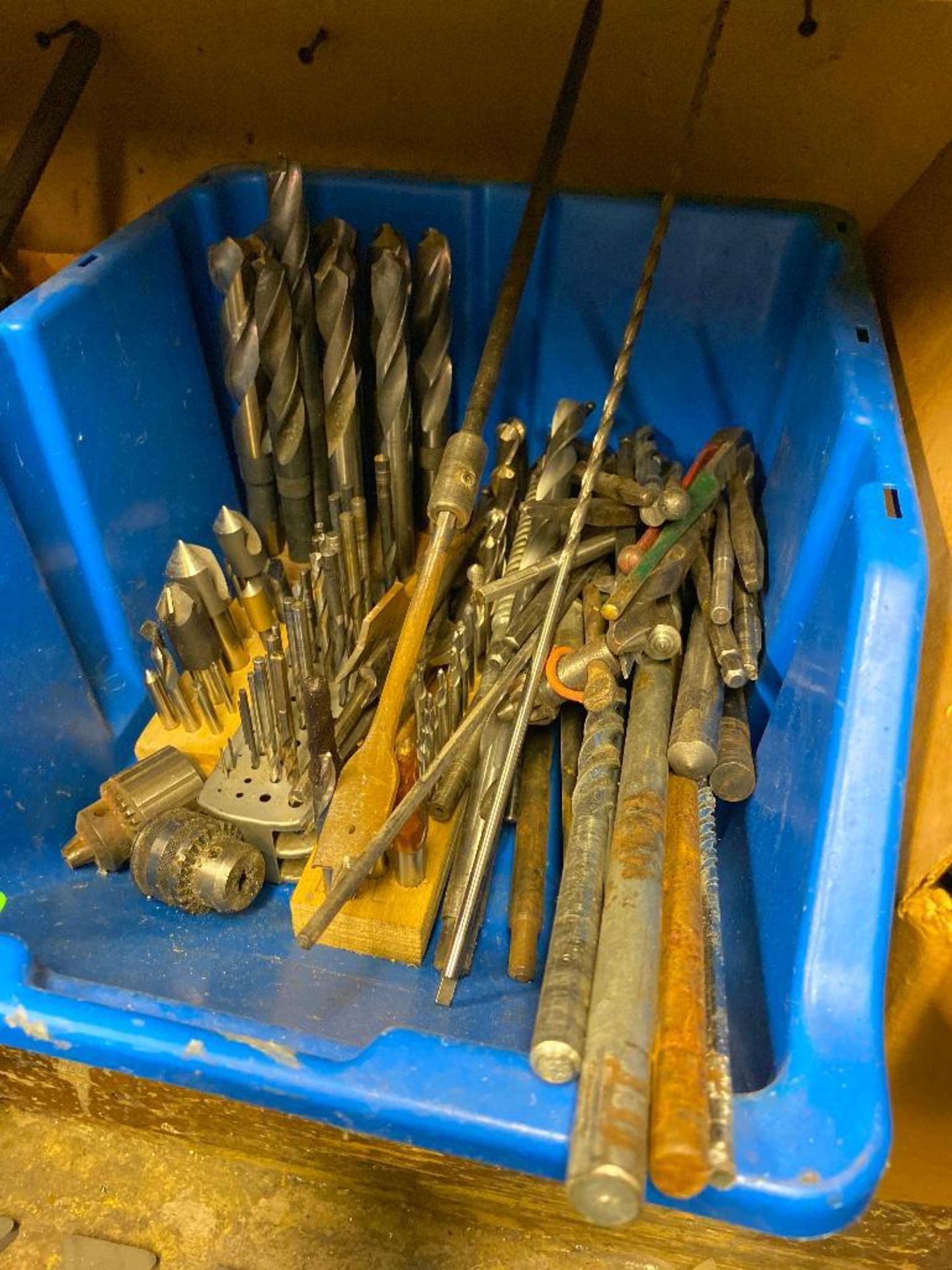 DESCRIPTION LARGE ASSORTMENT OF DRILL BITS LOCATION BASEMENT THIS LOT IS ONE MONEY QUANTITY 1 - Image 3 of 3