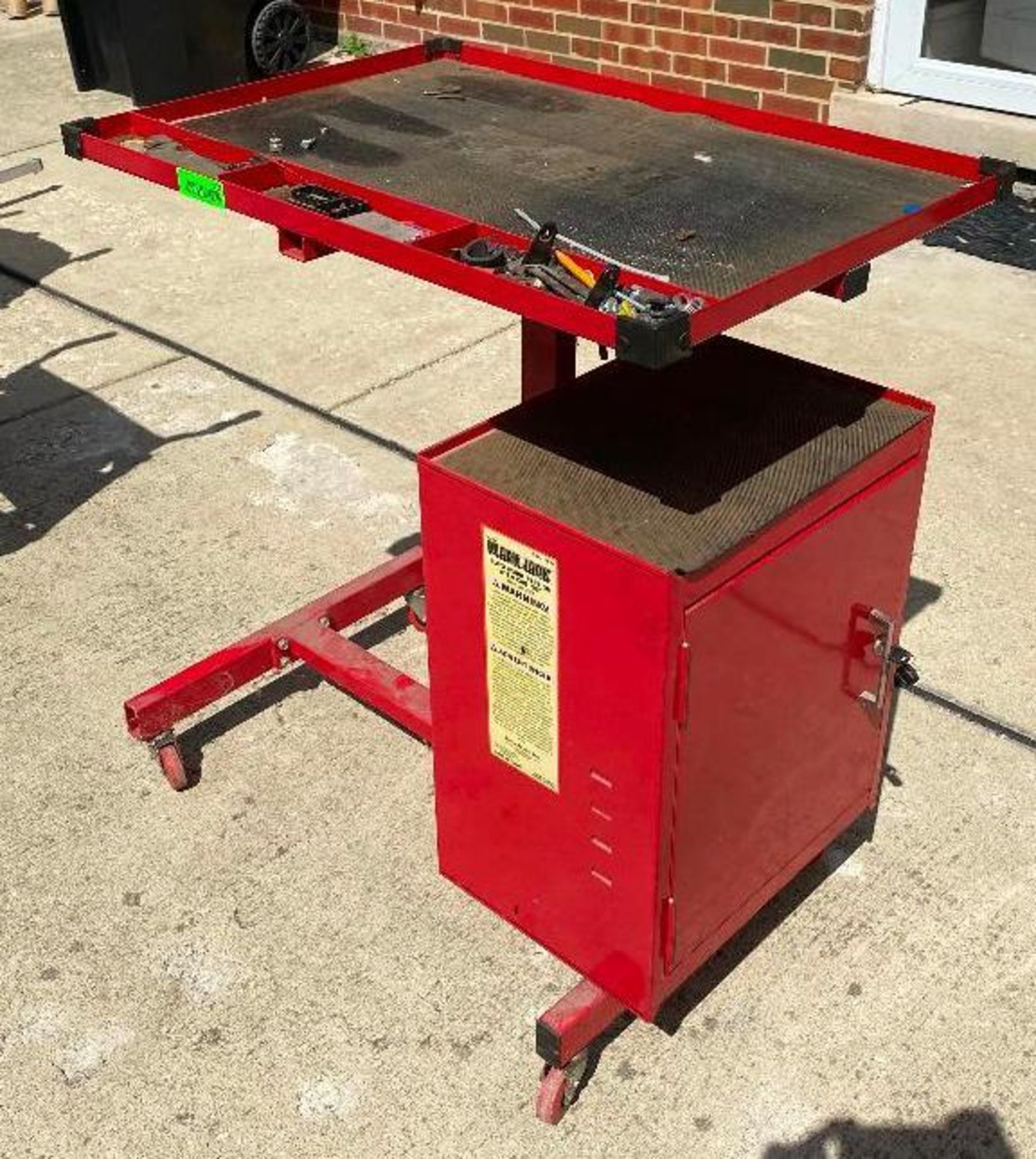 DESCRIPTION "BLACK JACK" AUTO WORK STATION WITH CABINET BRAND/MODEL TORIN T-35304 LOCATION GARAGE #1 - Image 2 of 6