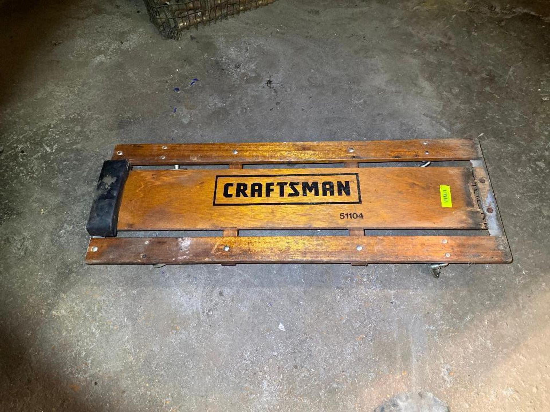 DESCRIPTION CRAFTSMAN AUTO CREEPER BRAND/MODEL CRAFTSMAN SIZE 42" X 15" LOCATION A QUANTITY 1 - Image 2 of 4