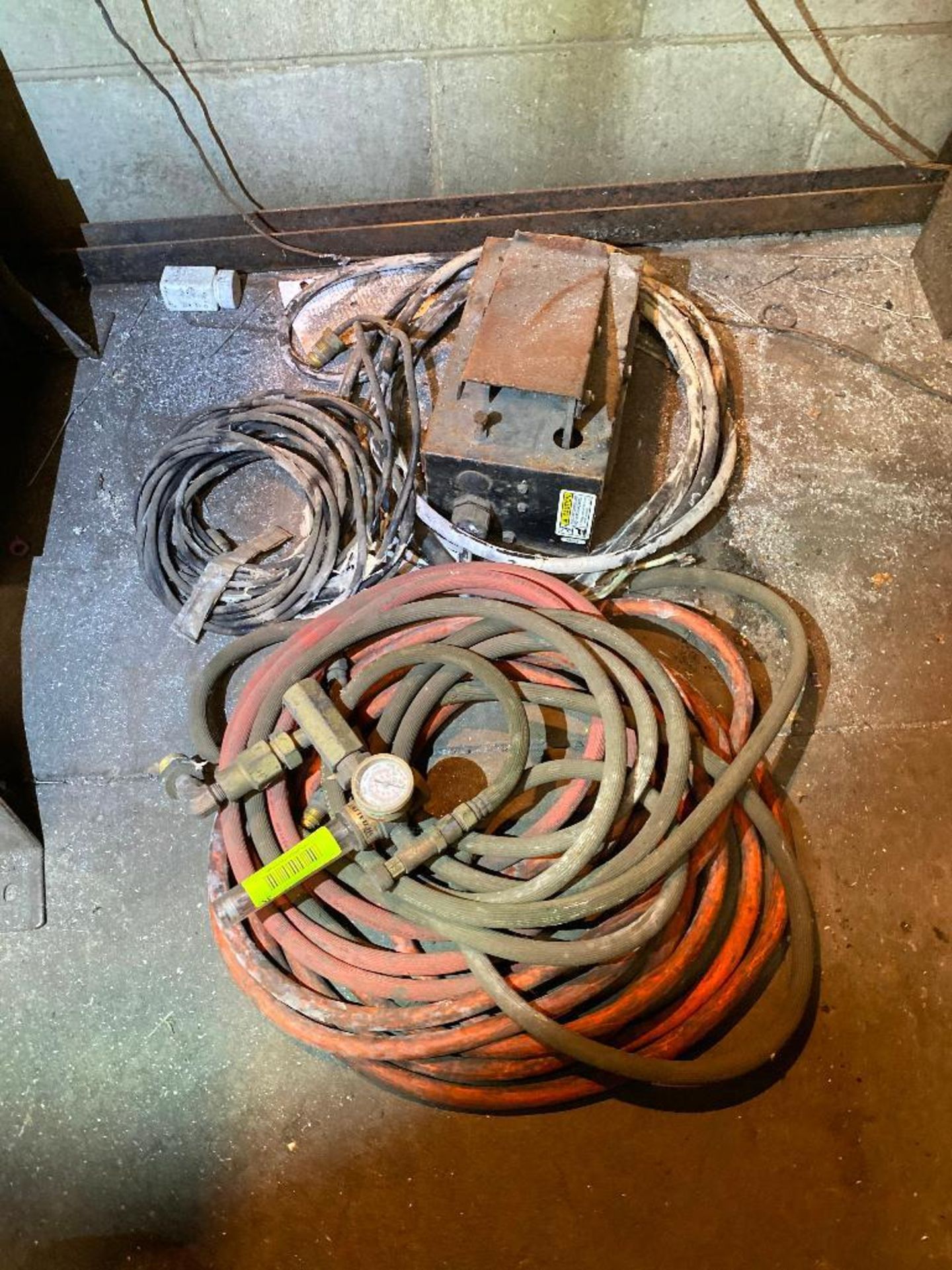 DESCRIPTION ASSORTED HOSES AND ELECTRICAL SUPPLIES AS SHOWN LOCATION D THIS LOT IS ONE MONEY QUANTIT - Image 2 of 2
