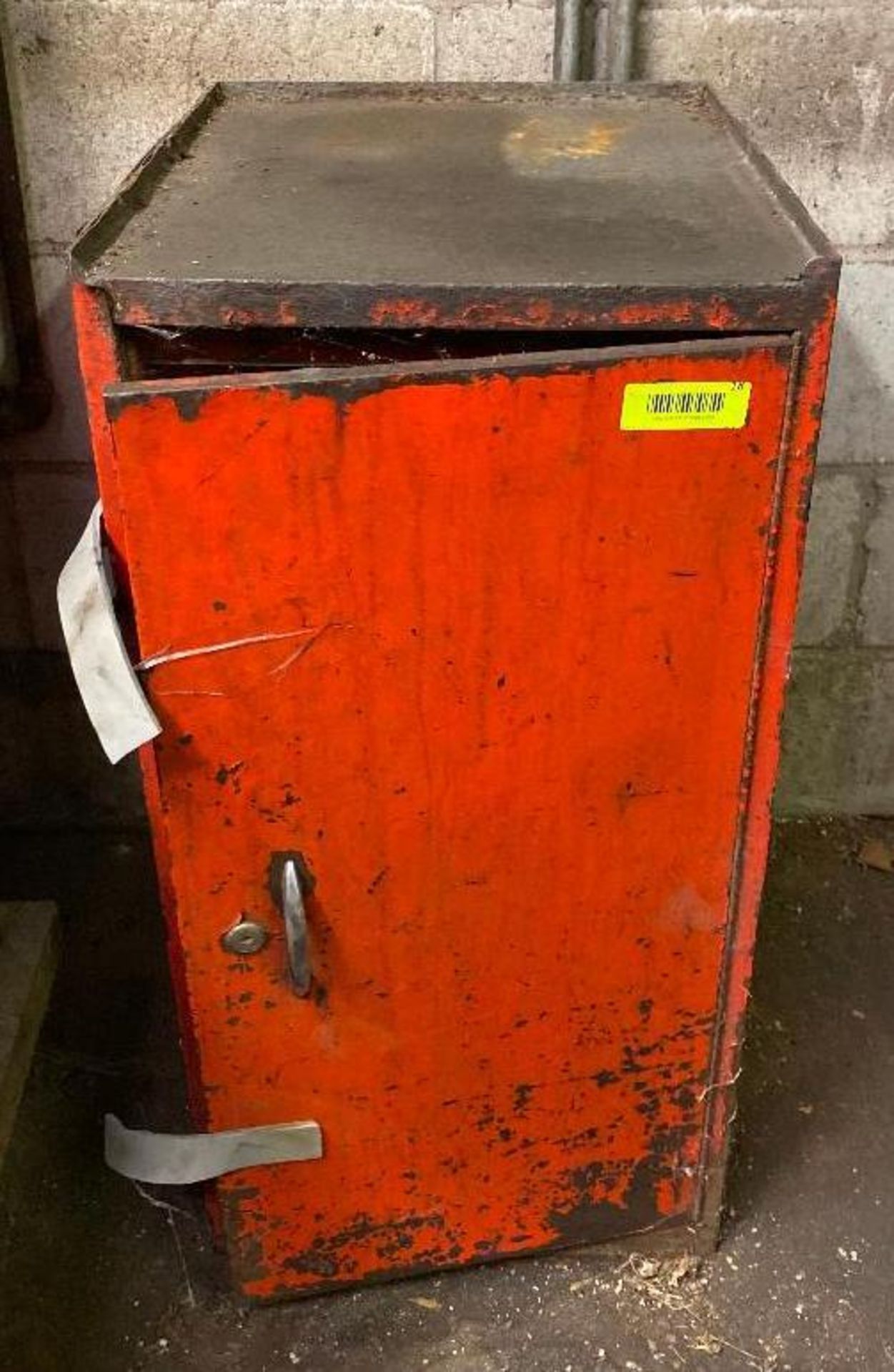 DESCRIPTION 15" X 18" X 30" METAL STORAGE CABINET (DOOR DOESN�T STAY CLOSED) LOCATION A QUANTITY 1