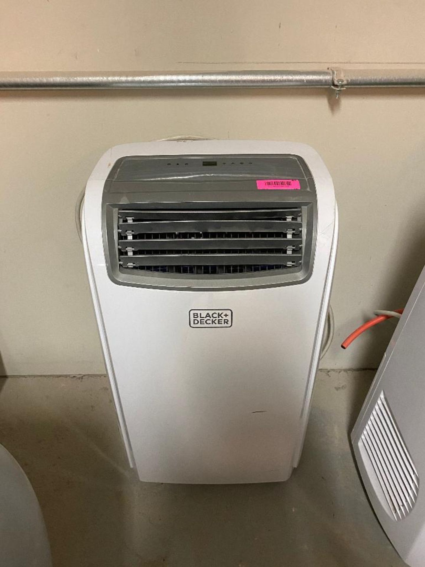 DESCRIPTION BLACK + DECKER 12,000 PORTABLE AIR CONDITIONER-WHITE BRAND/MODEL BLACK+DECKER BPACT12WT - Image 2 of 4