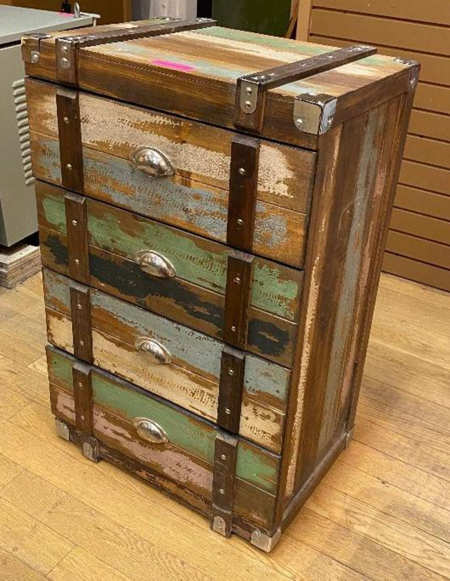 DESCRIPTION (2) VINTAGE STYLE 4-DRAWER WOODEN CHEST SIZE 20" X 14" X 32" LOCATION MAIN LOBBY THIS LO - Image 3 of 7