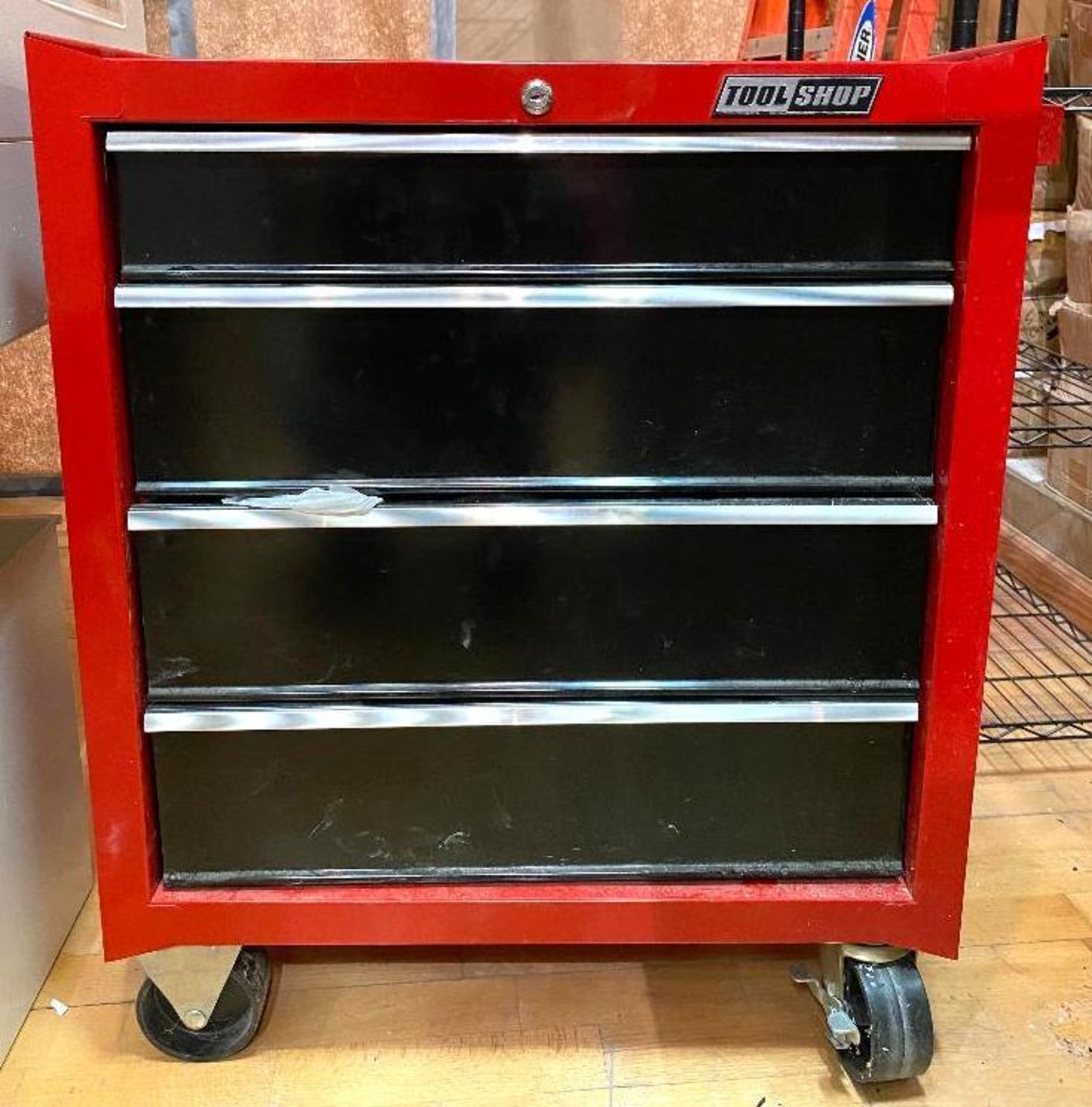 DESCRIPTION 4-DRAWER TOOL CHEST ON CASTERS (CONTENTS INCLUDED, SEE PHOTOS) BRAND/MODEL TOOL SHOP SIZ