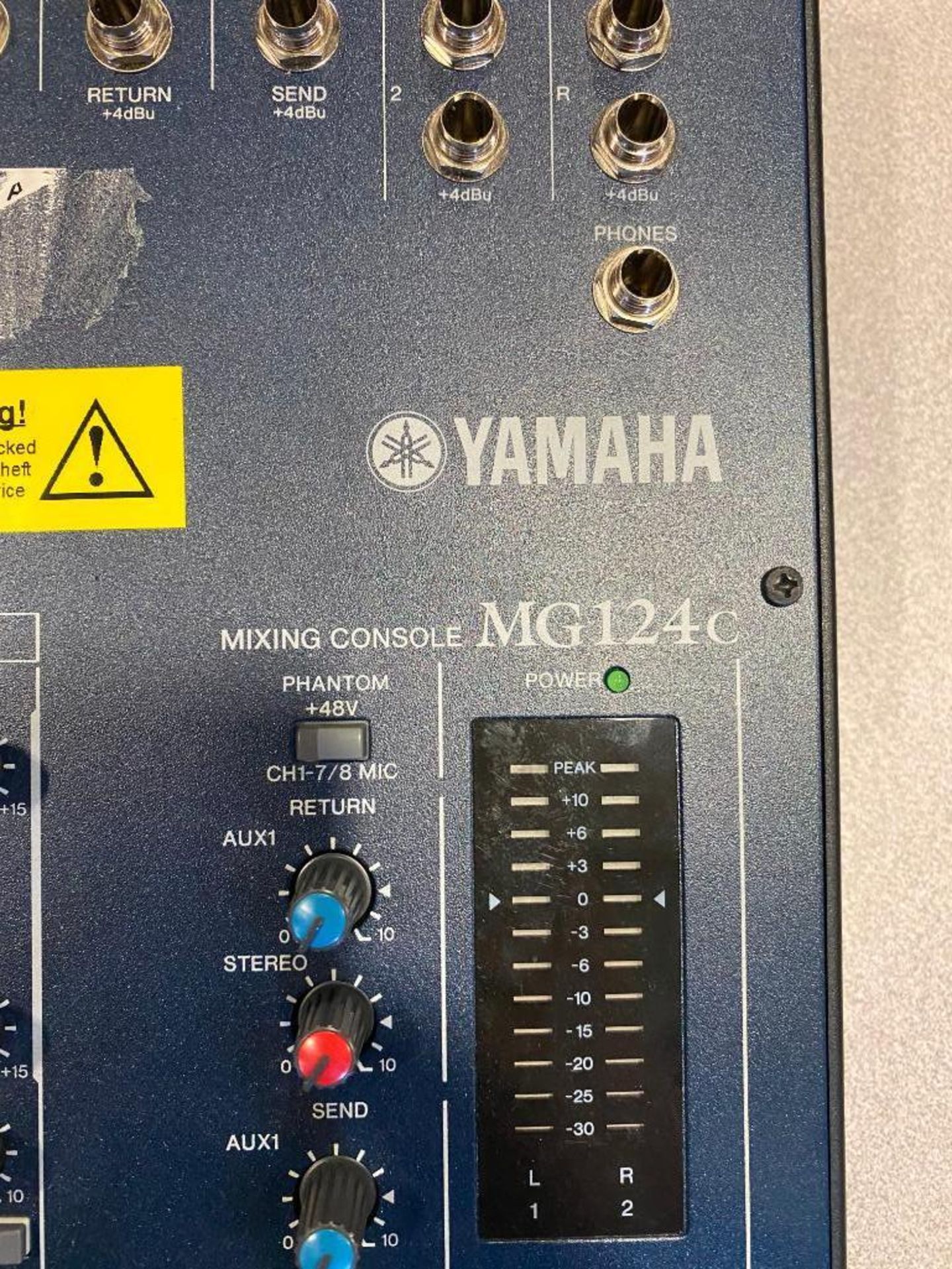DESCRIPTION 12-INPUT STEREO MIXER WITH COMPRESSION WITH ROAD CASE BRAND/MODEL YAMAHA MG124C QUANTITY - Image 2 of 6