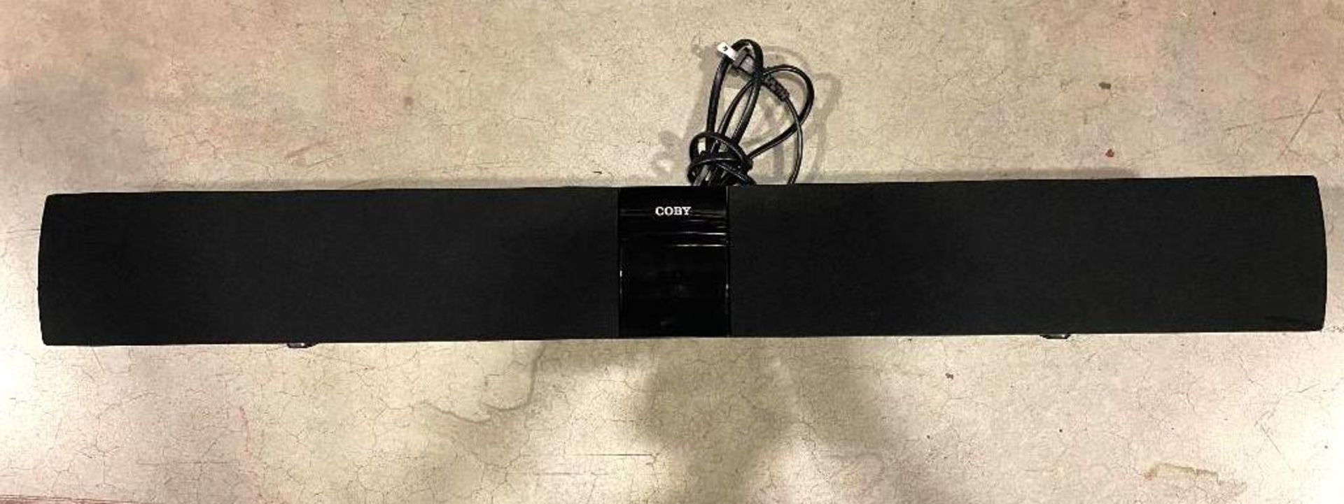 DESCRIPTION (2) COBY CSMP90 SOUND BAR 2.1 CHANNEL WIRELESS BLUETOOTH W/ PROTECTIVE CASE BRAND/MODEL - Image 4 of 8