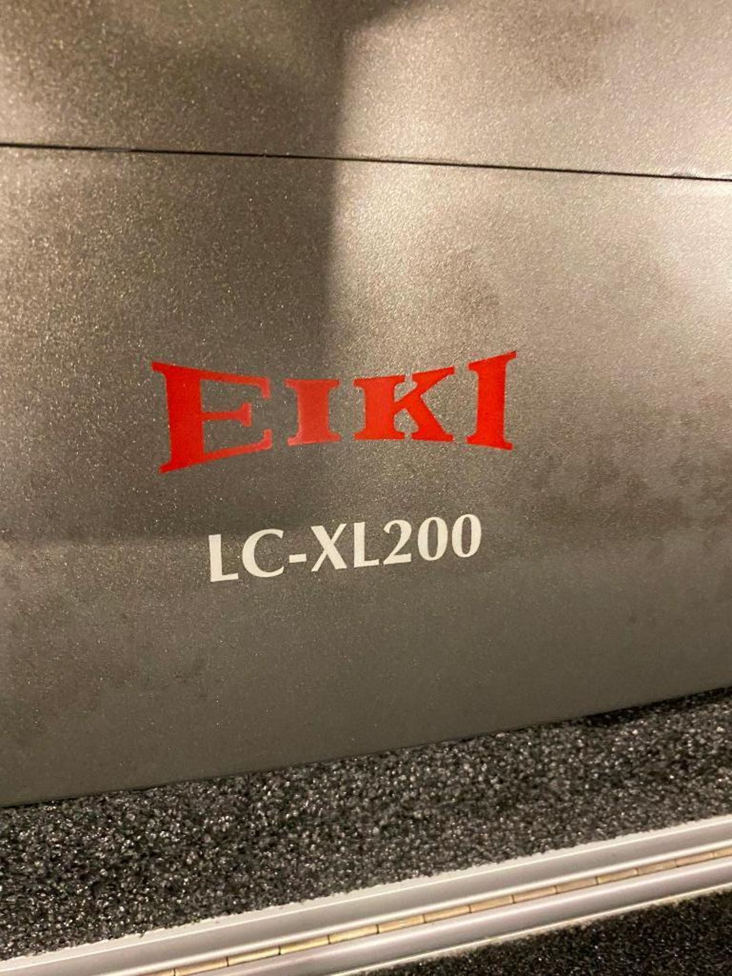 DESCRIPTION EIKI LC-X80 XGA LCD PROJECTOR WITH ROAD TRANSPORT BOX AND ACCESSORIES AS SHOWN BRAND/MOD - Image 7 of 7