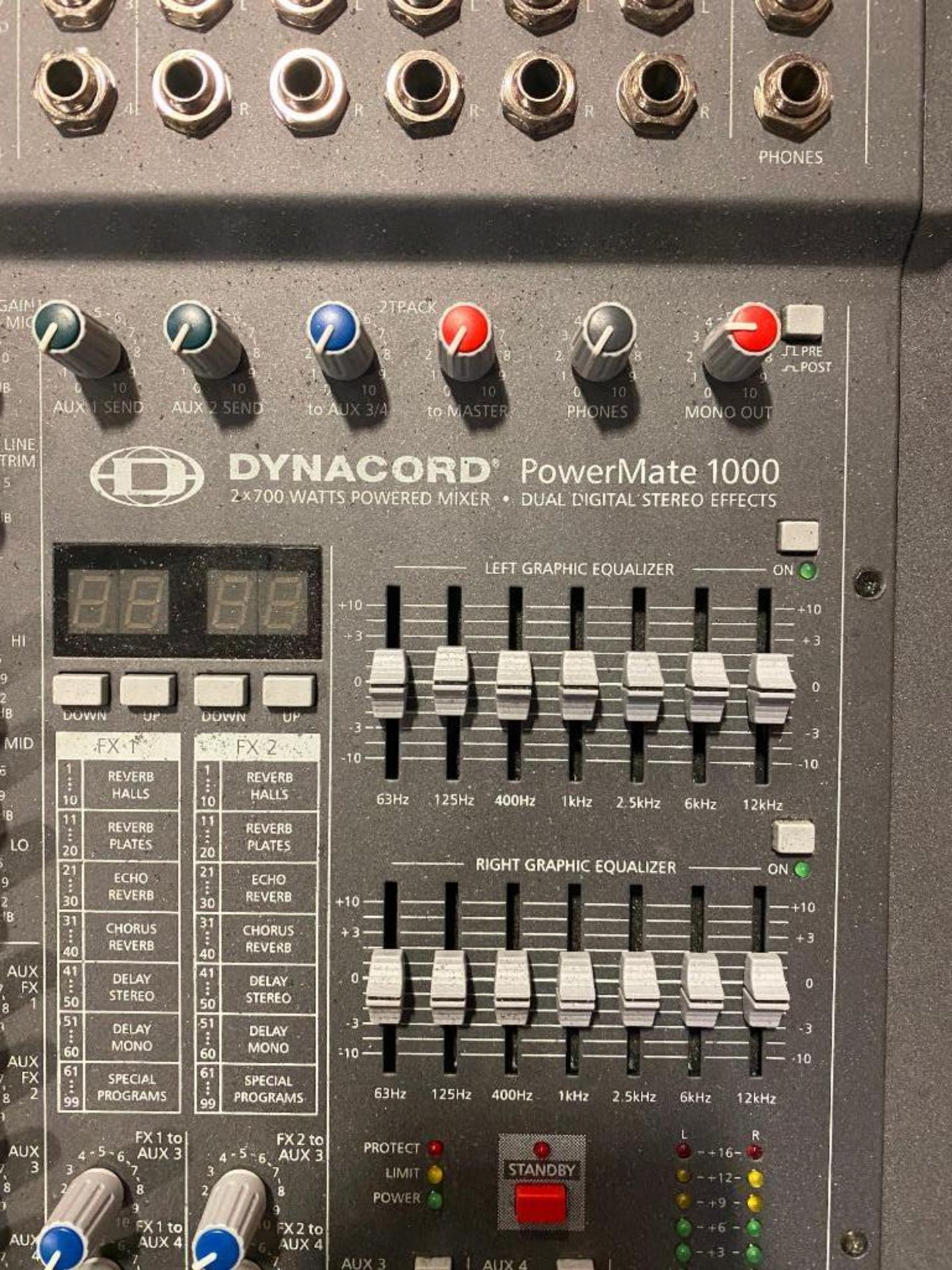 DESCRIPTION 8-CHANNEL COMPACT POWER MIXER WITH ROAD CASE BRAND/MODEL DYNACORD POWERMATE 600 QUANTITY - Image 2 of 5