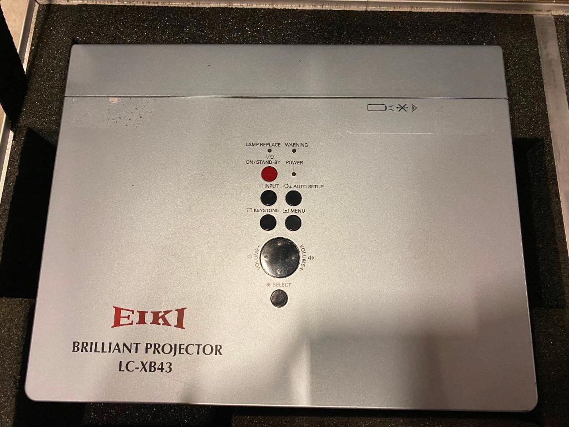 DESCRIPTION (2) EIKI LC-XB43 XGA - 3LCD - 4500 LUMENS BRILLIANT SERIES PROJECTOR BRAND/MODEL EIKI LC - Image 2 of 4