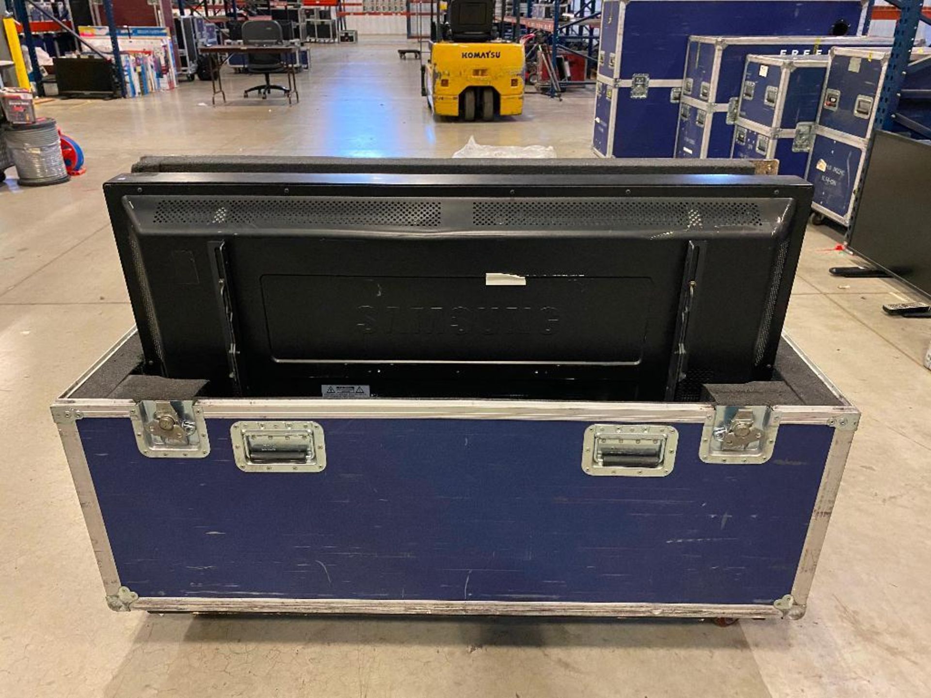 DESCRIPTION SAMSUNG SYNCMASTER 52" LCD FLAT PANEL DISPLAY SERIES W/ TRANSPORT ROAD CASE ON CASTERS ( - Image 2 of 2