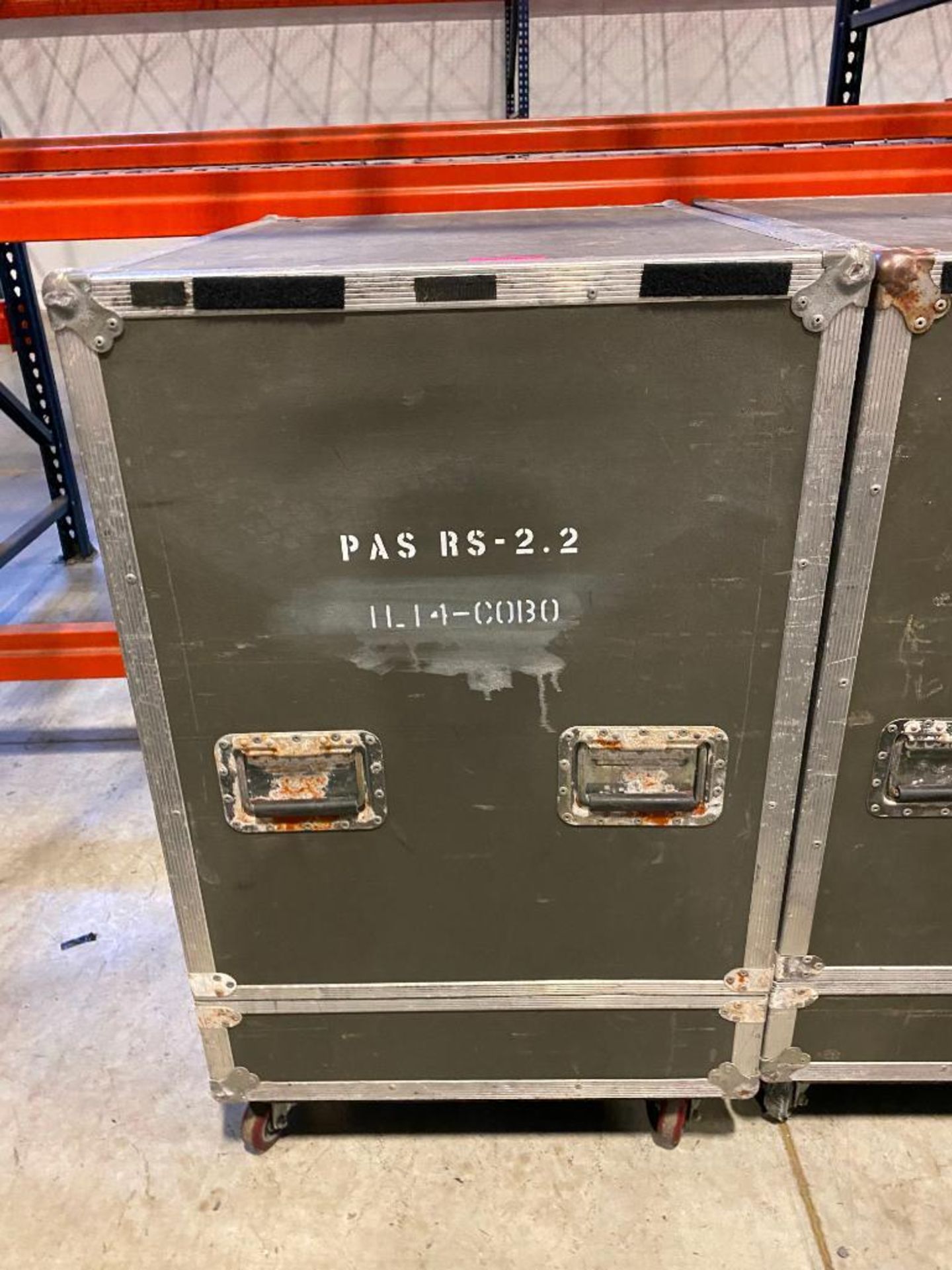 DESCRIPTION 2CT PROFESSIONAL CONCERT SYSTEM PA SPEAKERS WITH ROAD CASE ON CASTERS BRAND/MODEL PAS RS - Image 3 of 4