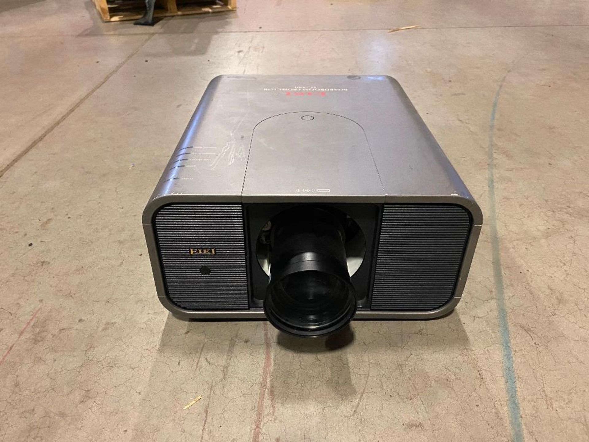 DESCRIPTION EIKI LC-X80 XGA LCD PROJECTOR WITH ROAD TRANSPORT BOX AND ACCESSORIES AS SHOWN BRAND/MOD - Image 7 of 11