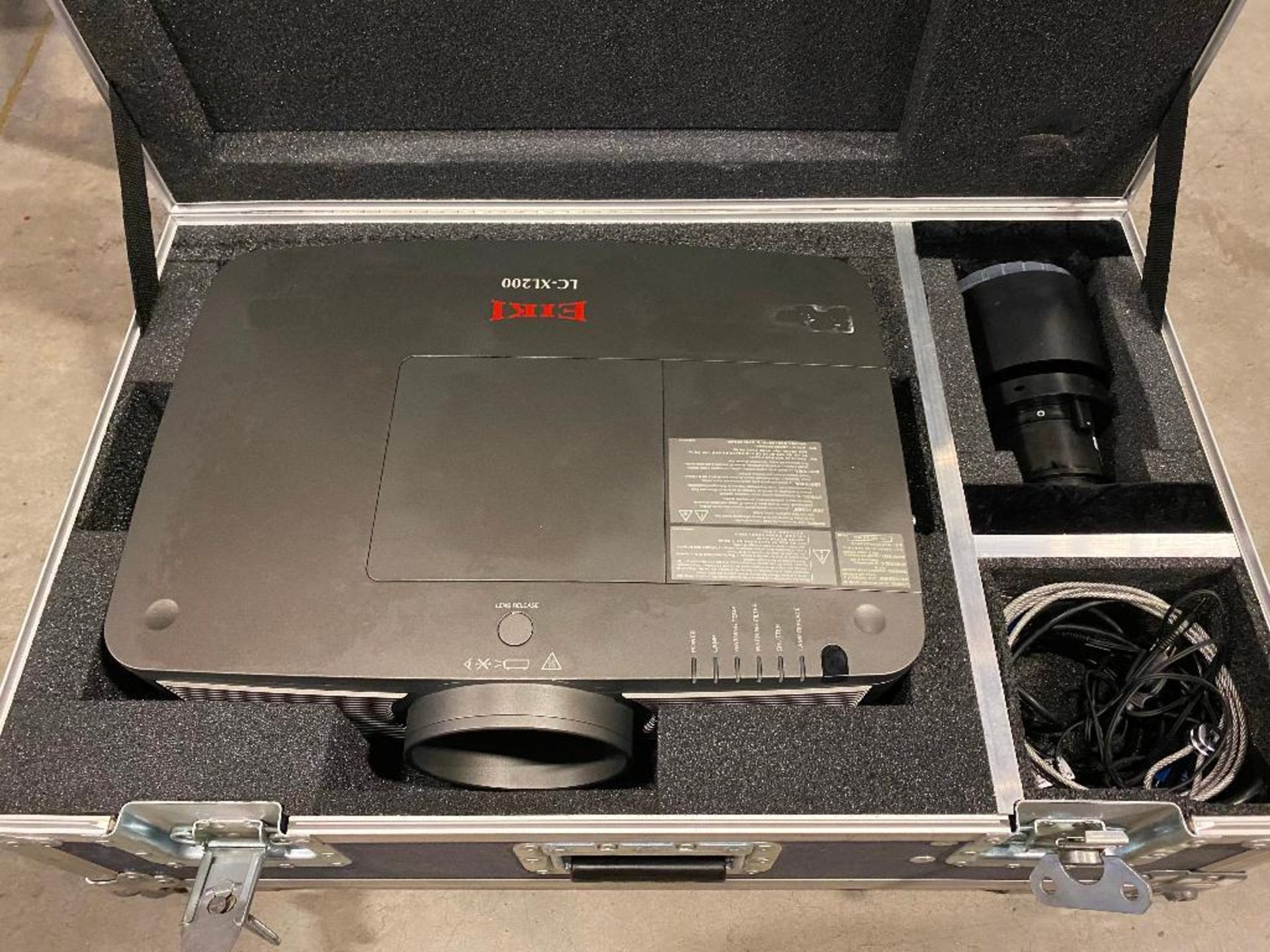 DESCRIPTION EIKI LC-X80 XGA LCD PROJECTOR WITH ROAD TRANSPORT BOX AND ACCESSORIES AS SHOWN BRAND/MOD - Image 2 of 7