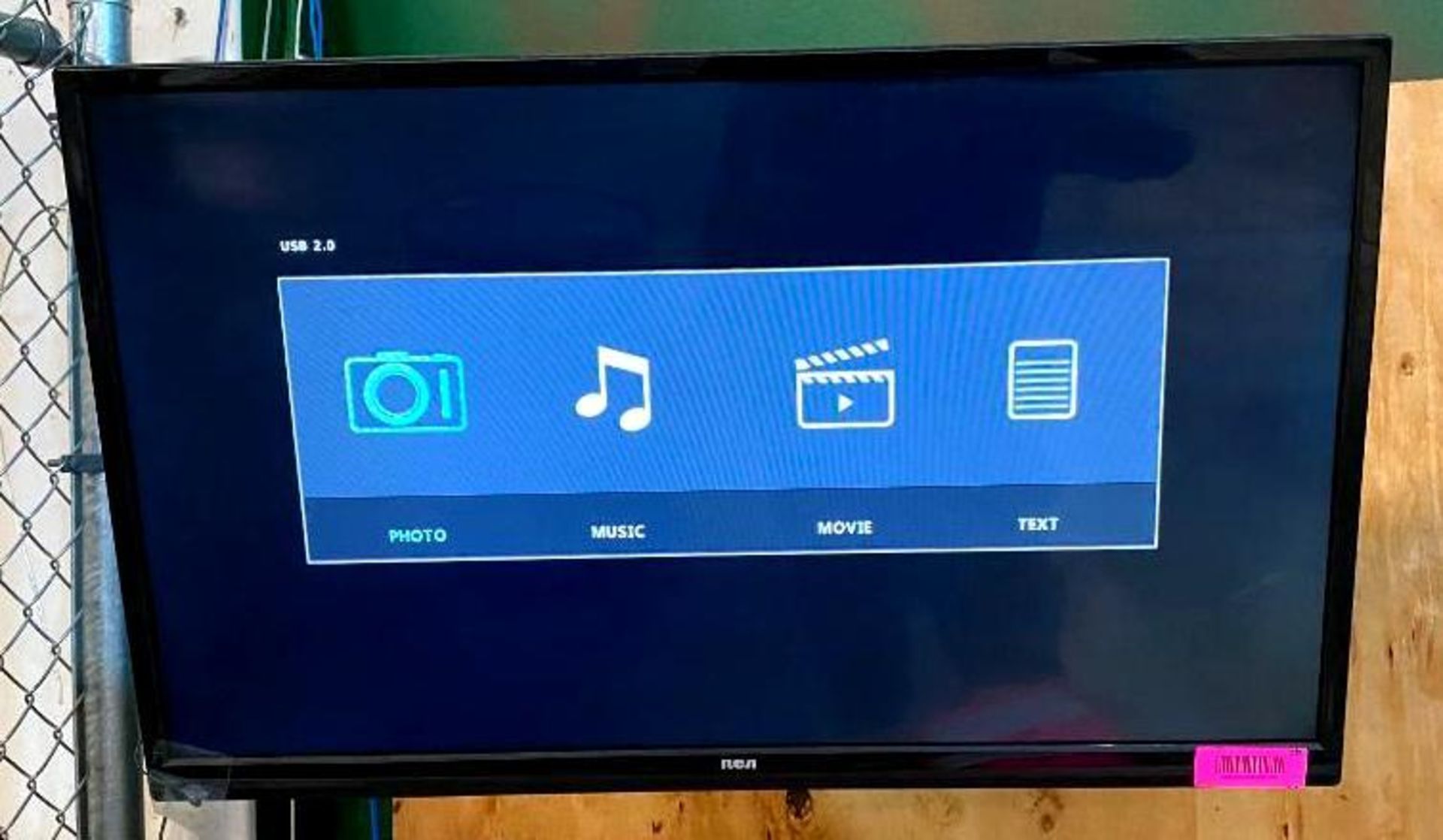 DESCRIPTION: 32" LED TV WITH RASPBERRY PI AND MOUNT BRAND / MODEL: RCA ADDITIONAL INFORMATION: GREAT
