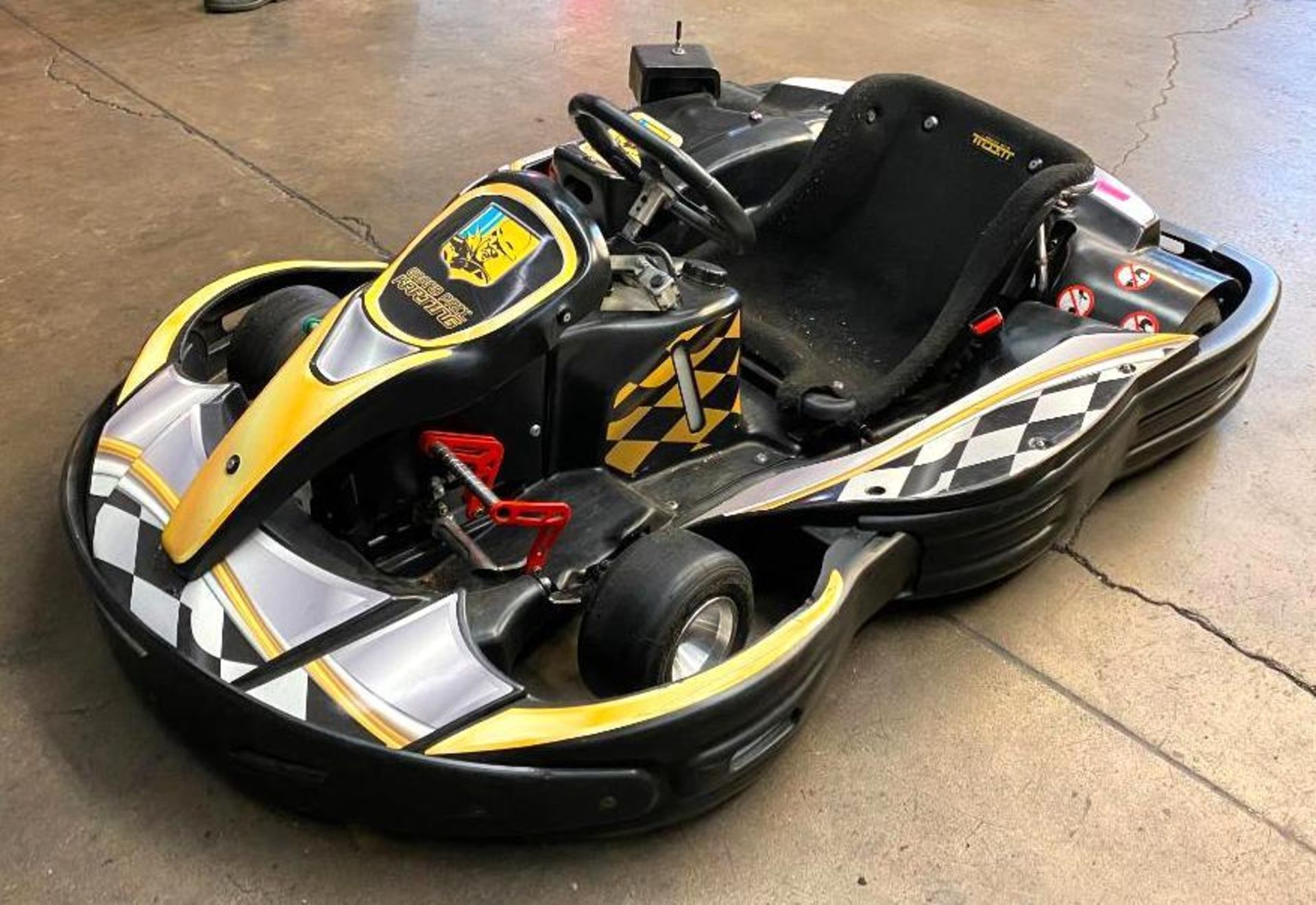 DESCRIPTION: DISPLAY GO KART ADDITIONAL INFORMATION: BENT FRAME AND MISSING PARTS, DISPLAY ONLY QTY: