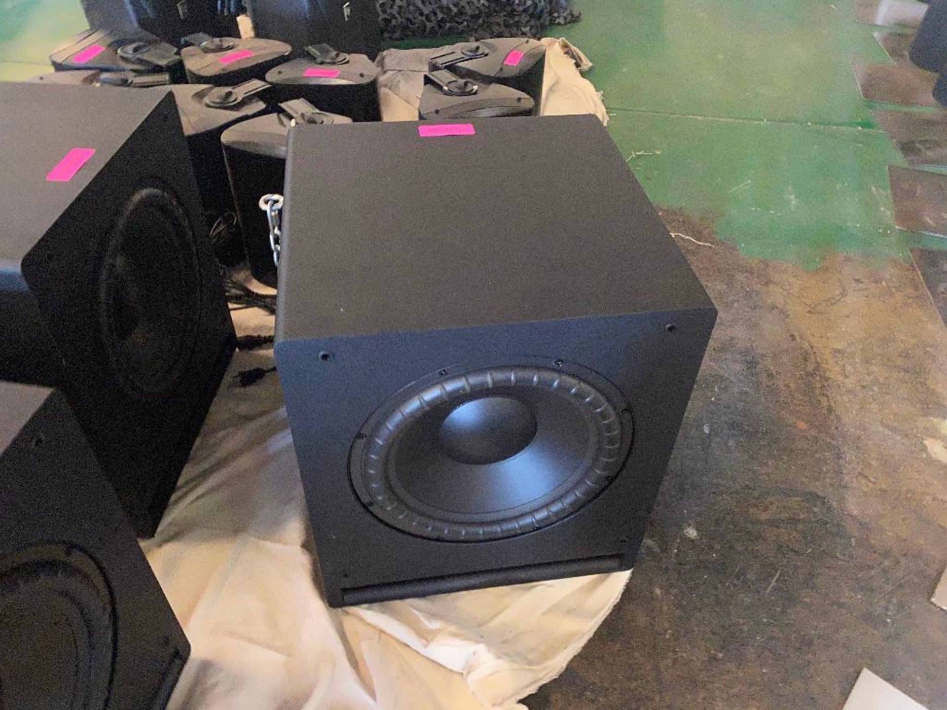 DESCRIPTION: 12" MATTE BLACK POWERED SUBWOOFER BRAND / MODEL: EPISODE ES-SUB-12-300-MB RETAIL PRICE: - Image 3 of 6